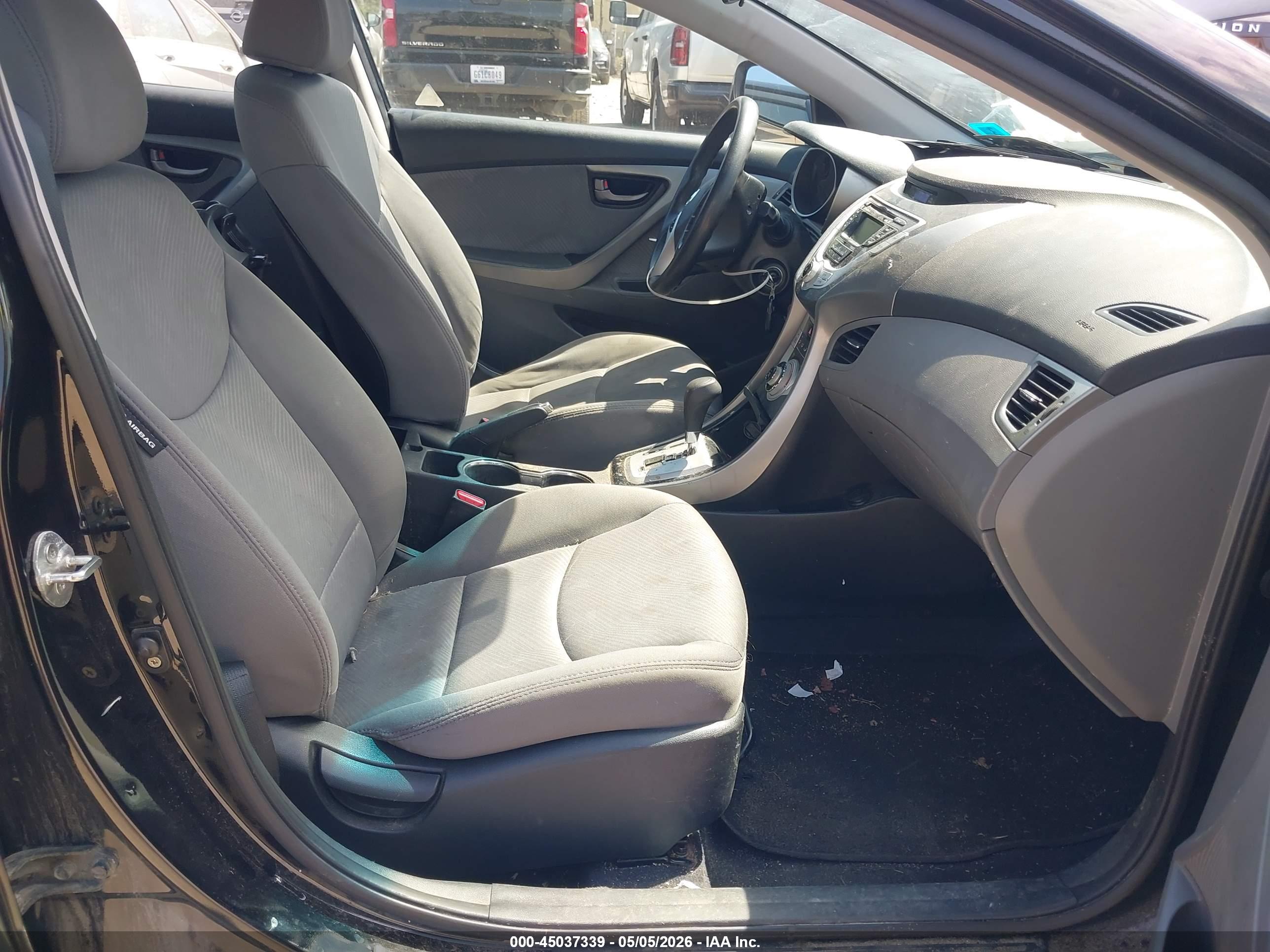 HYUNDAI ELANTRA image 5
