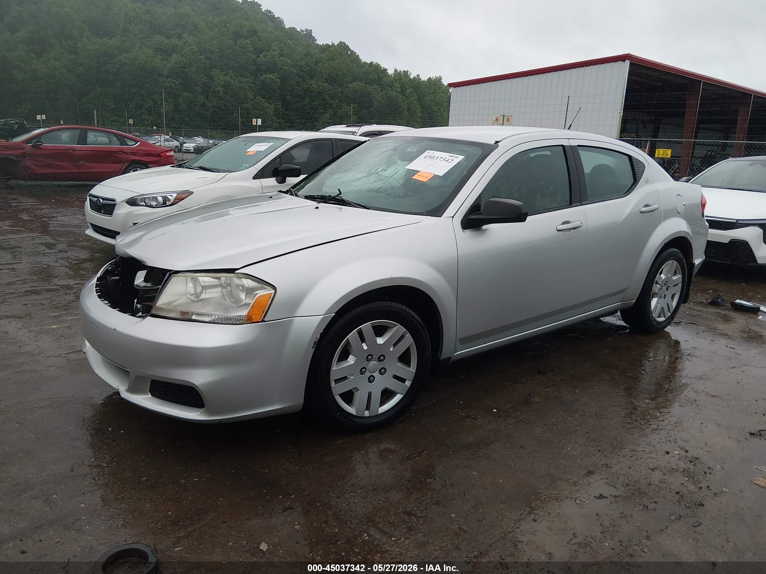 DODGE AVENGER image 2