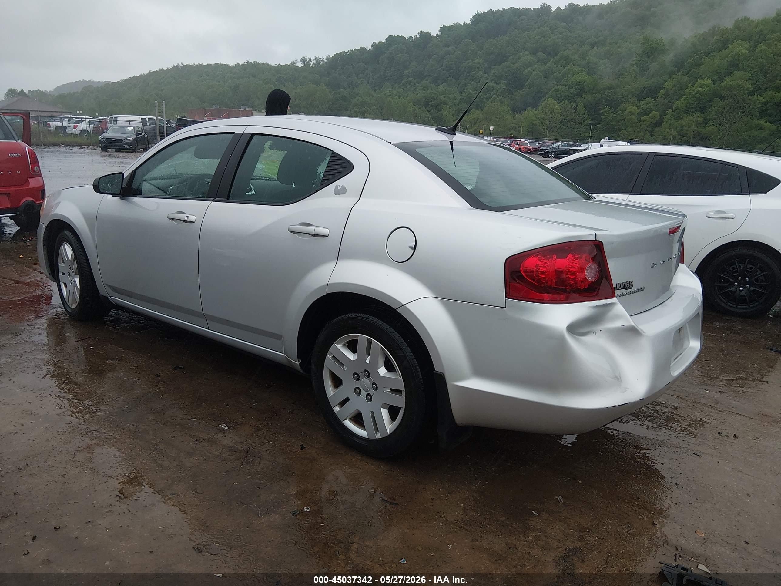DODGE AVENGER image 3