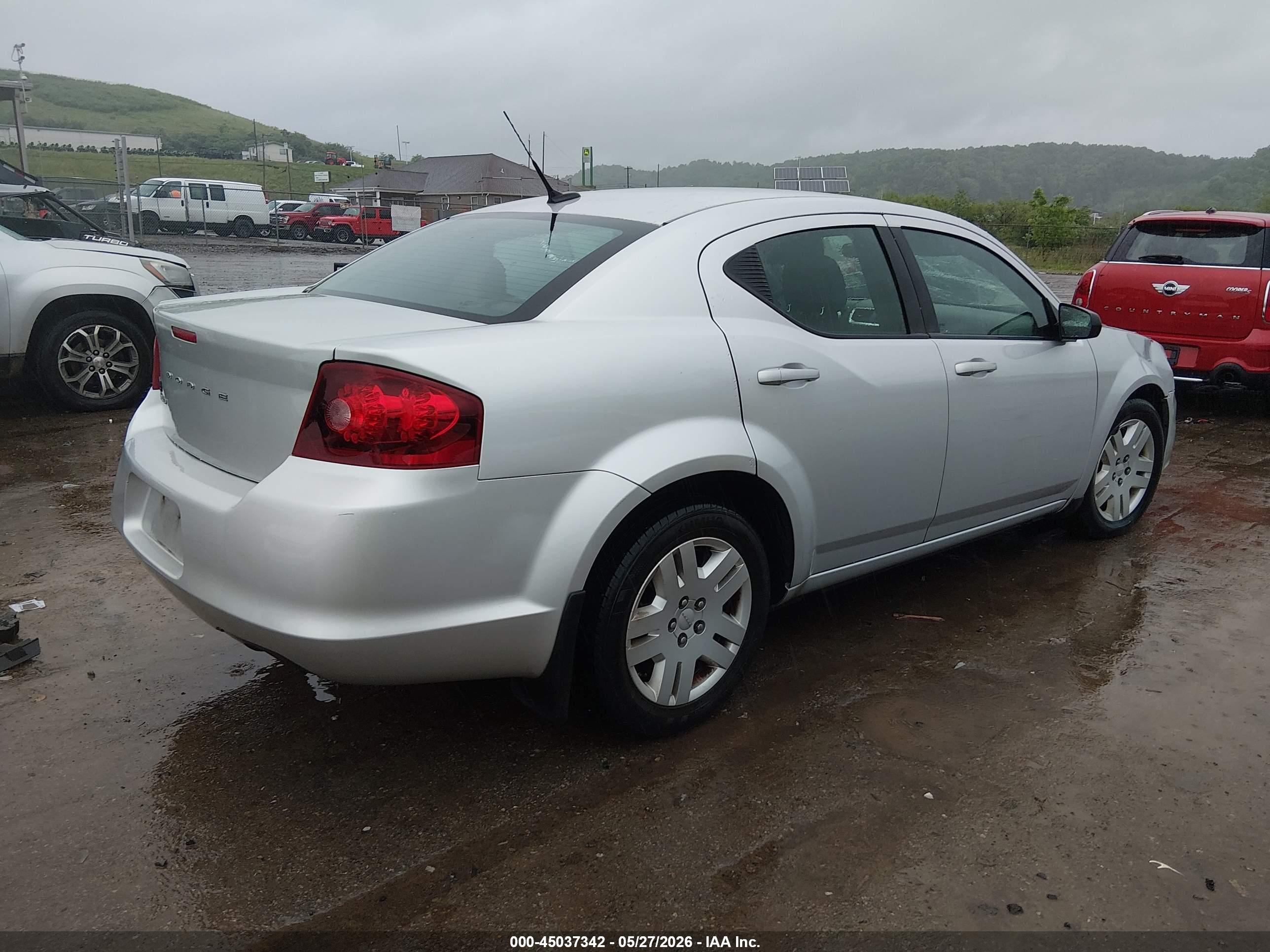 DODGE AVENGER image 4