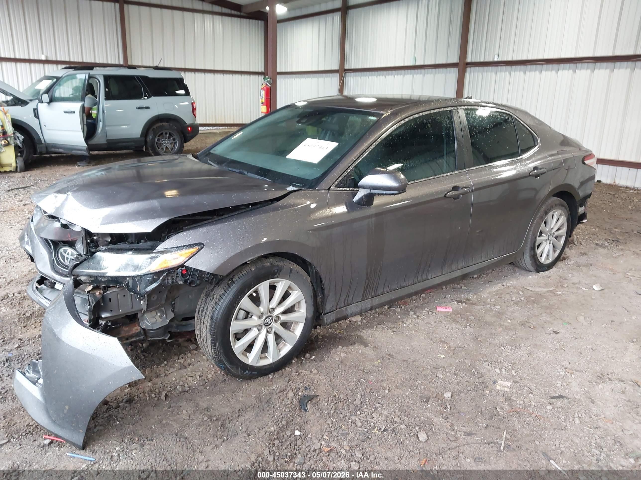 TOYOTA CAMRY image 2