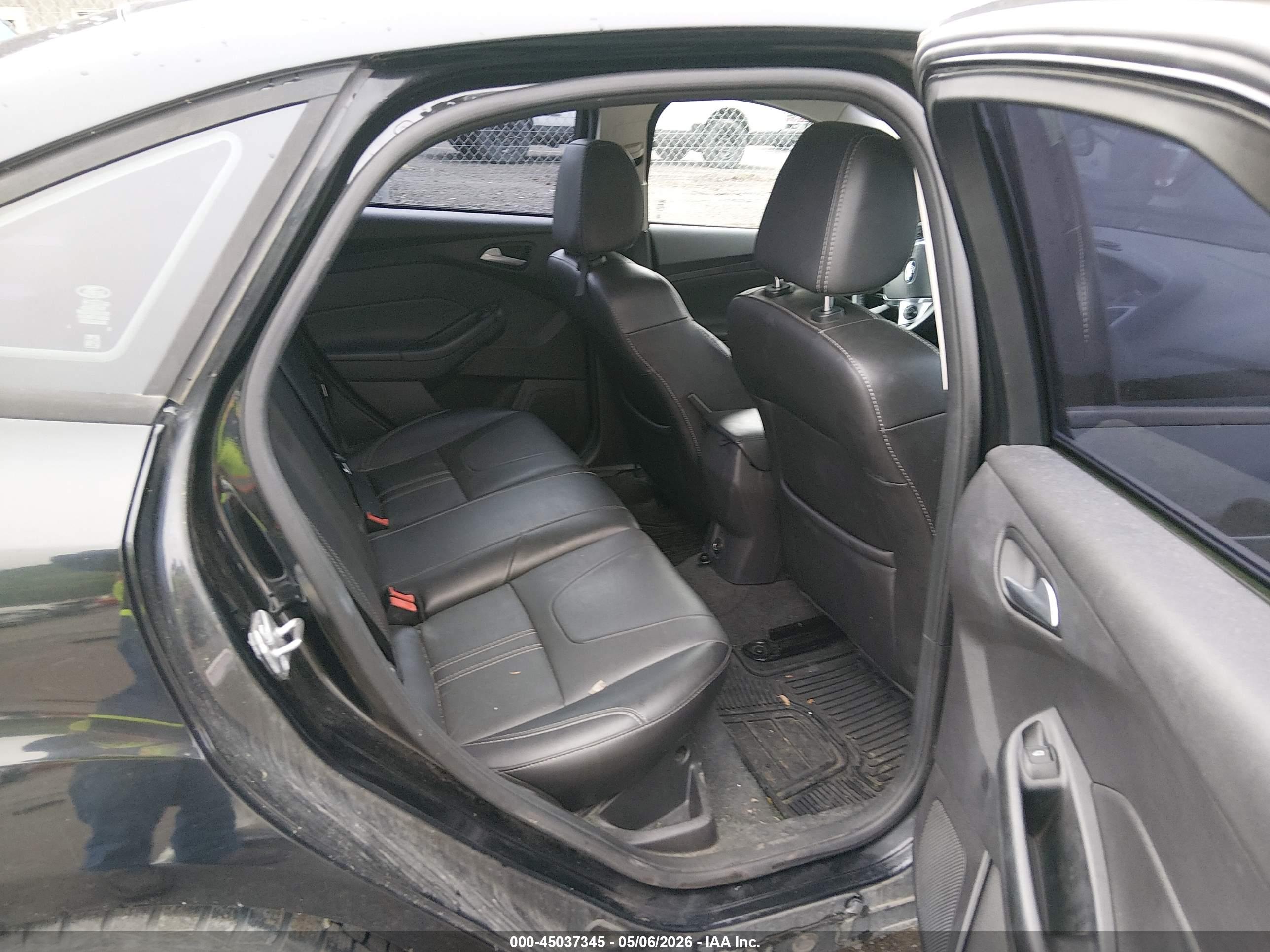 FORD FOCUS image 8