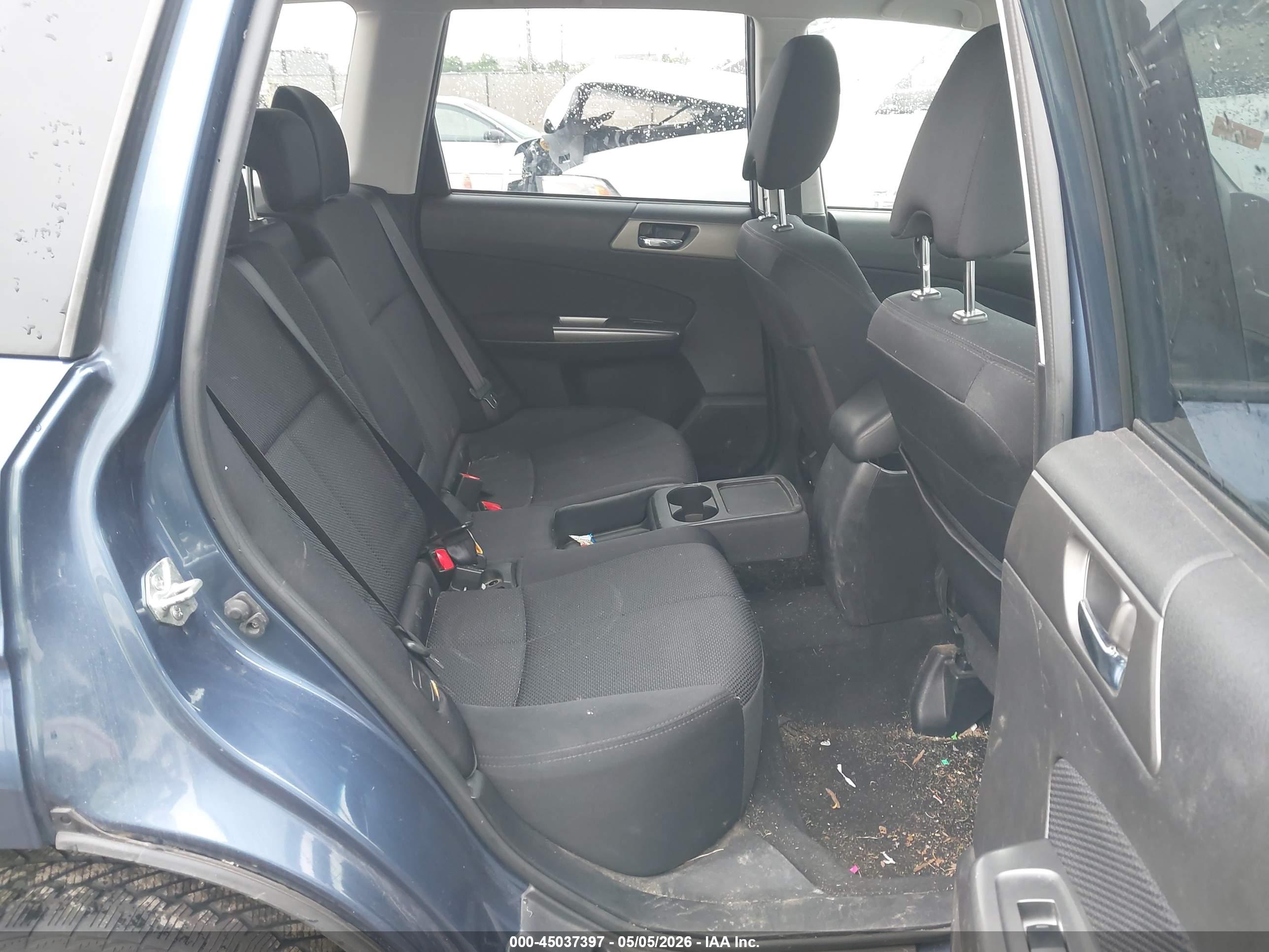 SUBARU FORESTER image 8