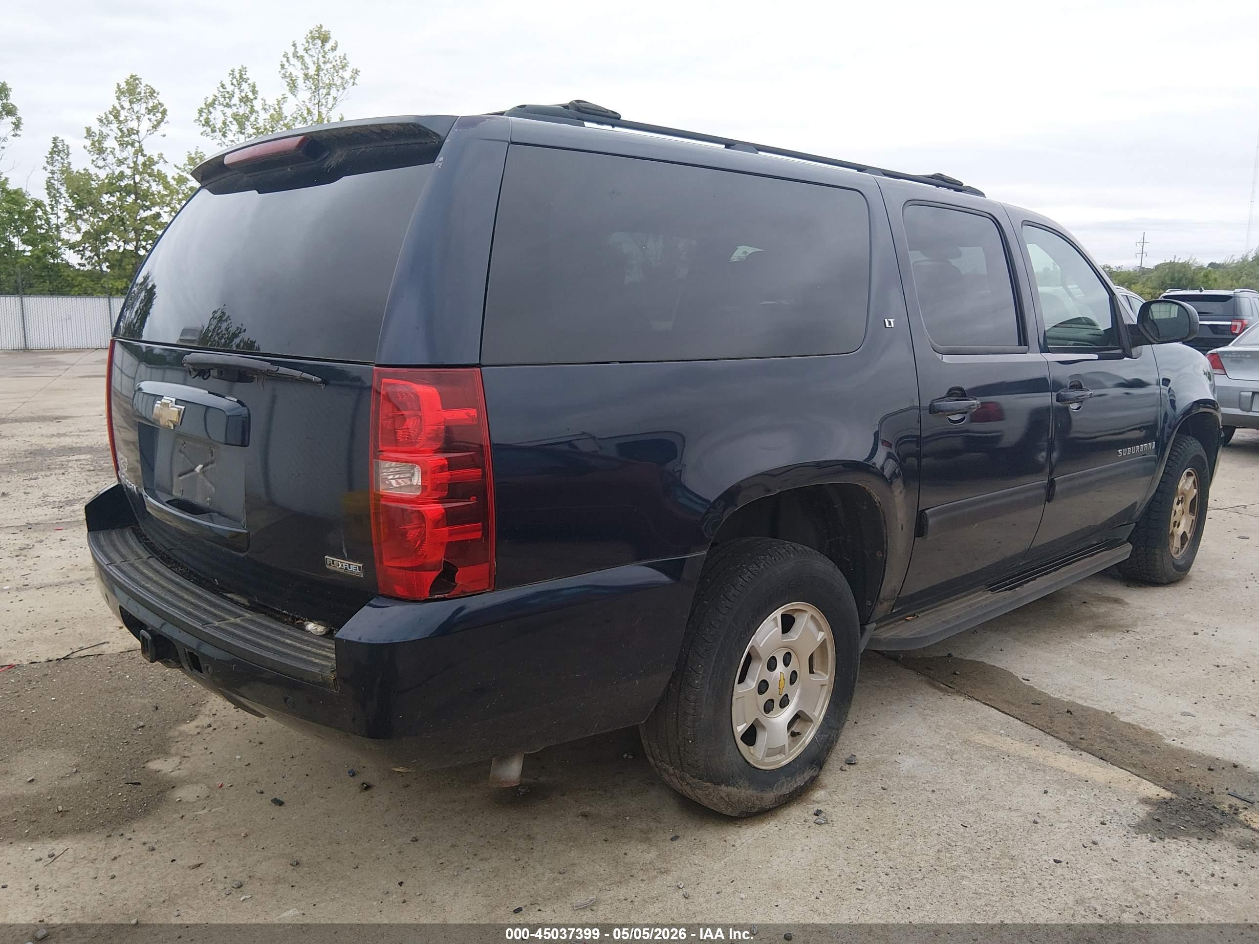 CHEVROLET SUBURBAN image 4
