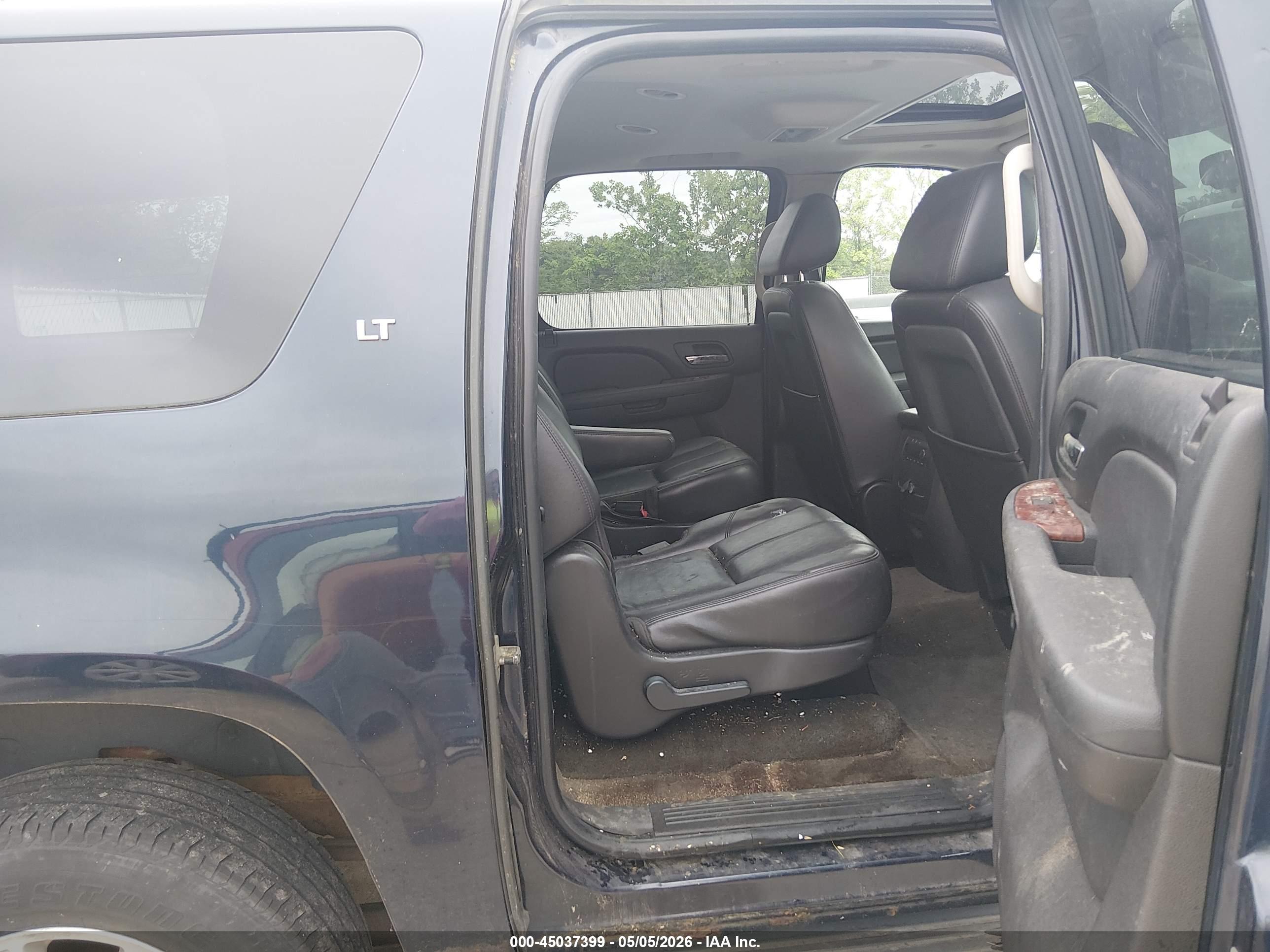 CHEVROLET SUBURBAN image 8