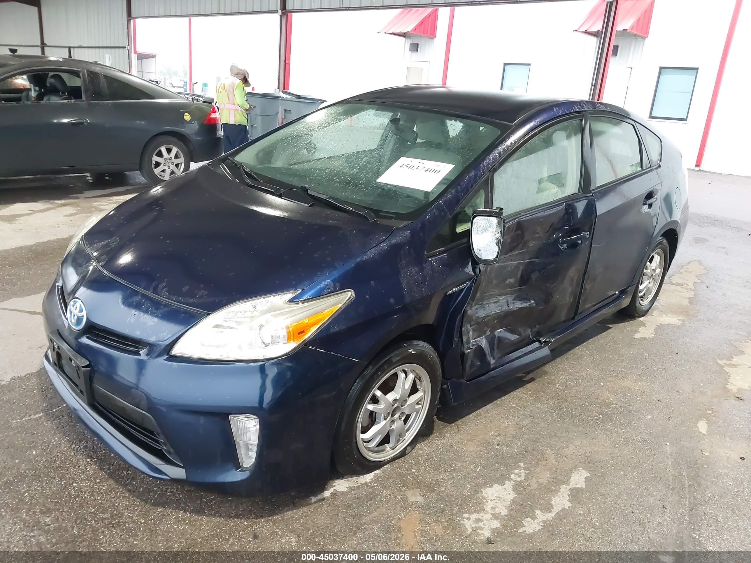 TOYOTA PRIUS image 2