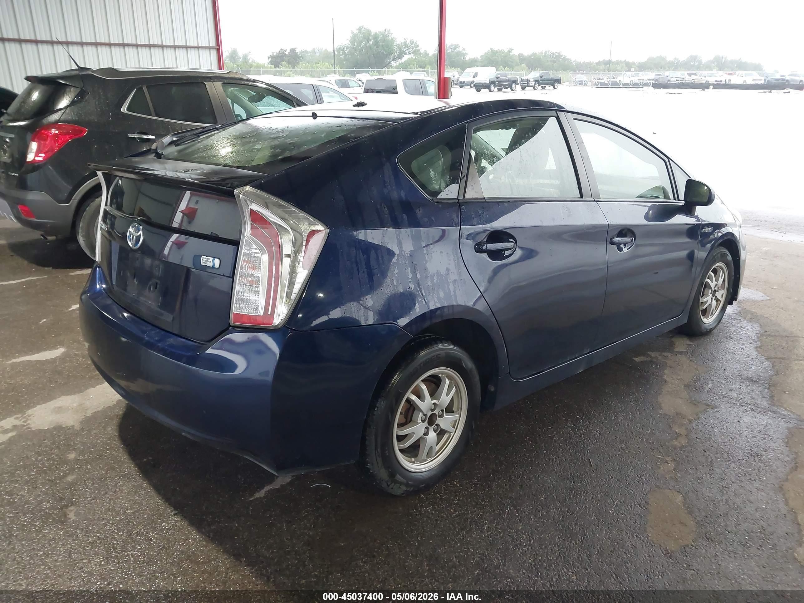 TOYOTA PRIUS image 4
