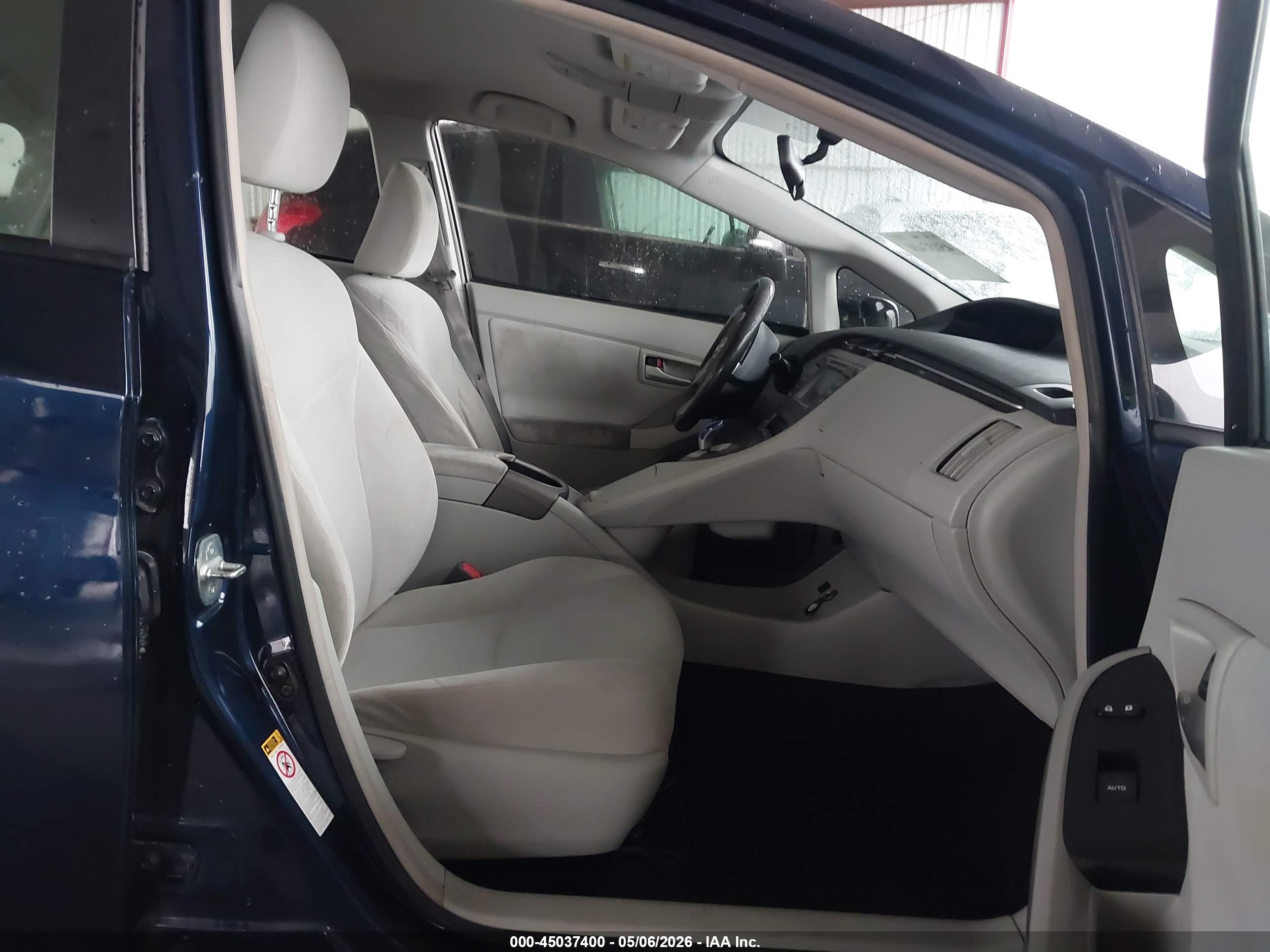 TOYOTA PRIUS image 5