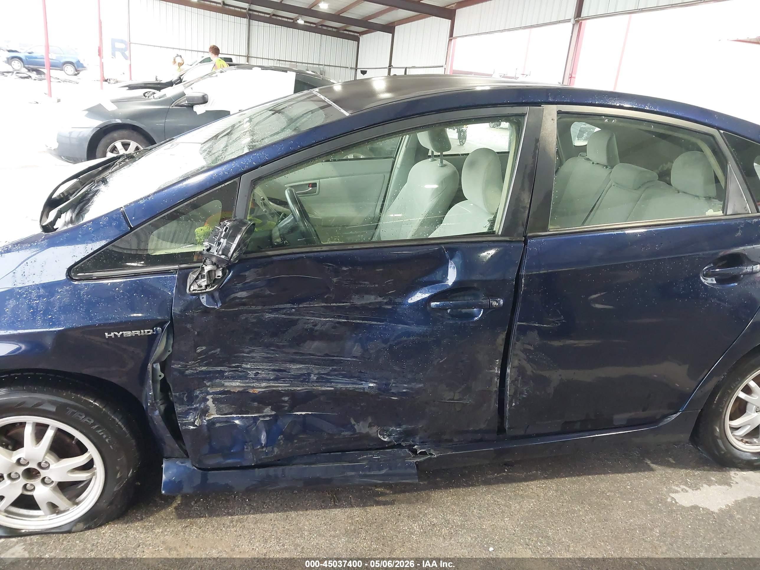 TOYOTA PRIUS image 6