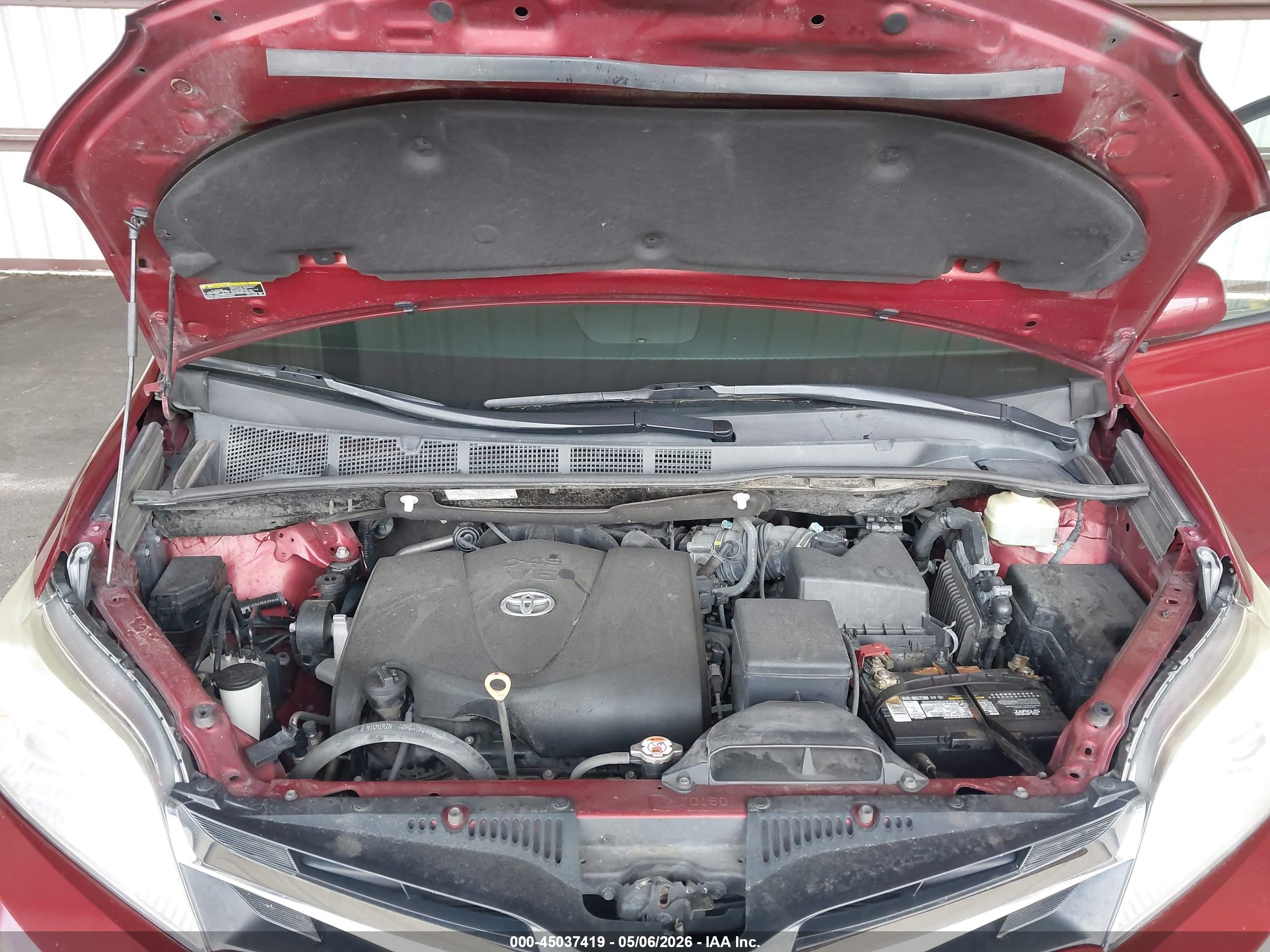 TOYOTA SIENNA image 10