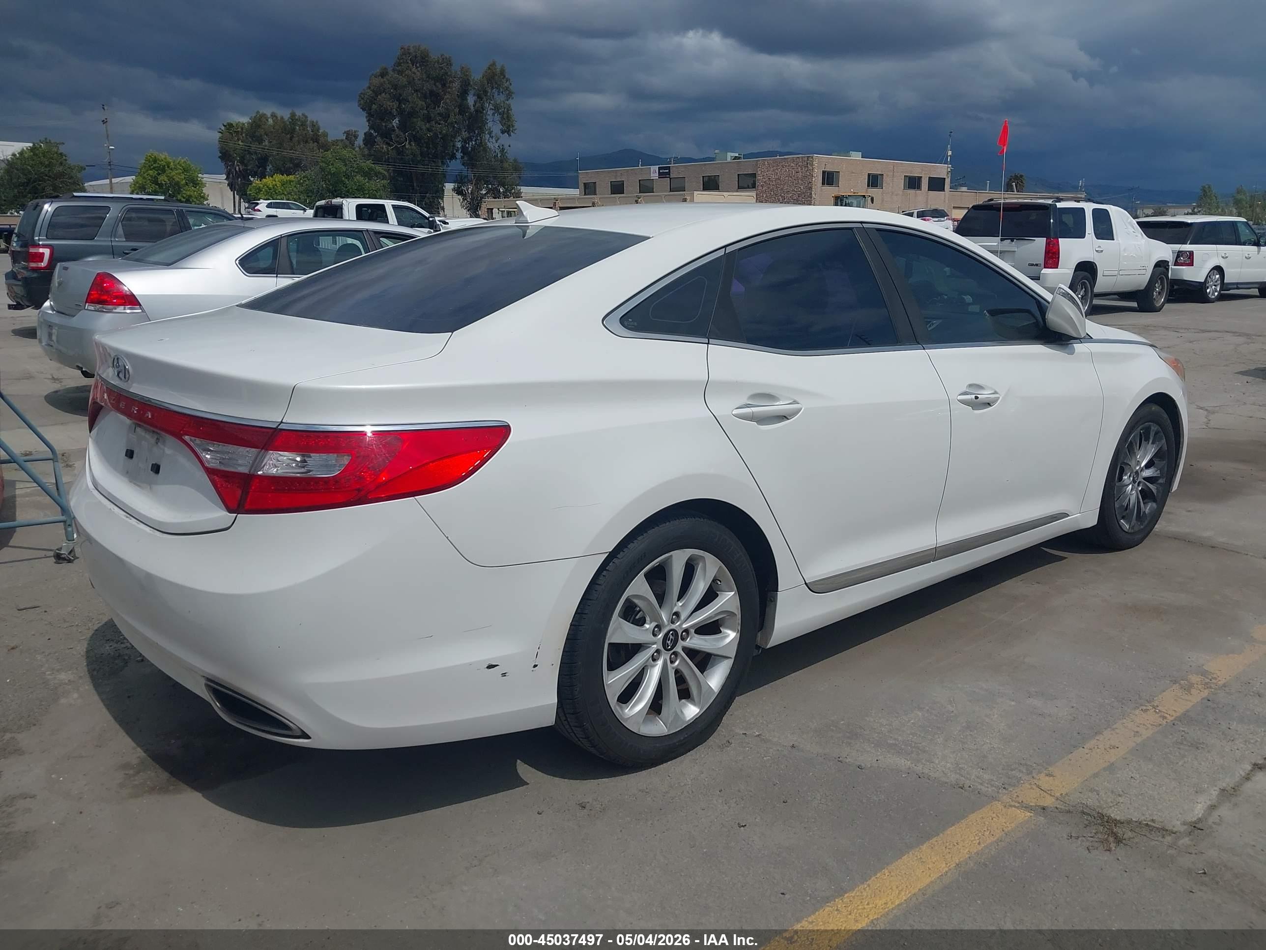 HYUNDAI AZERA image 4