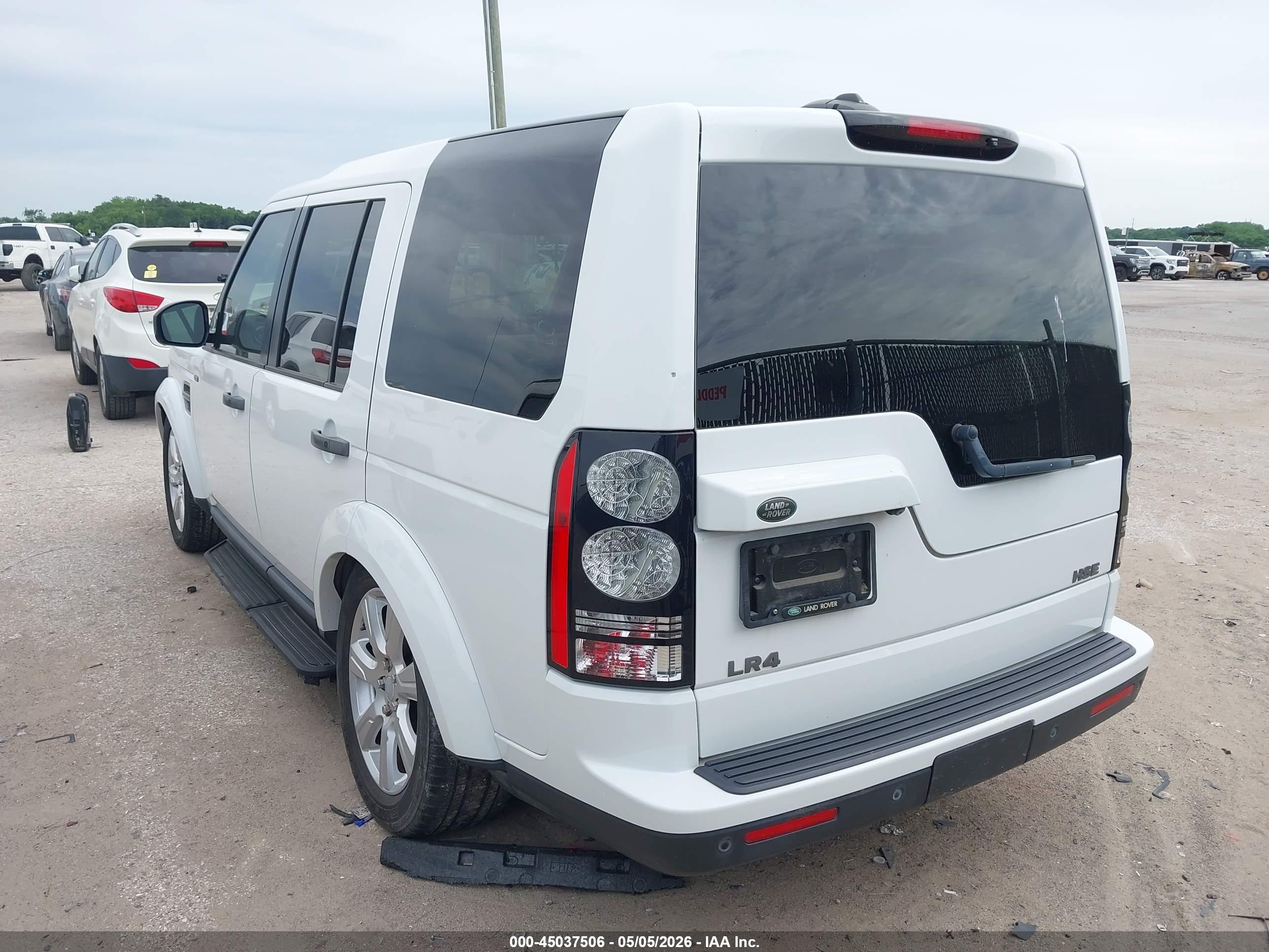 LAND ROVER image 3