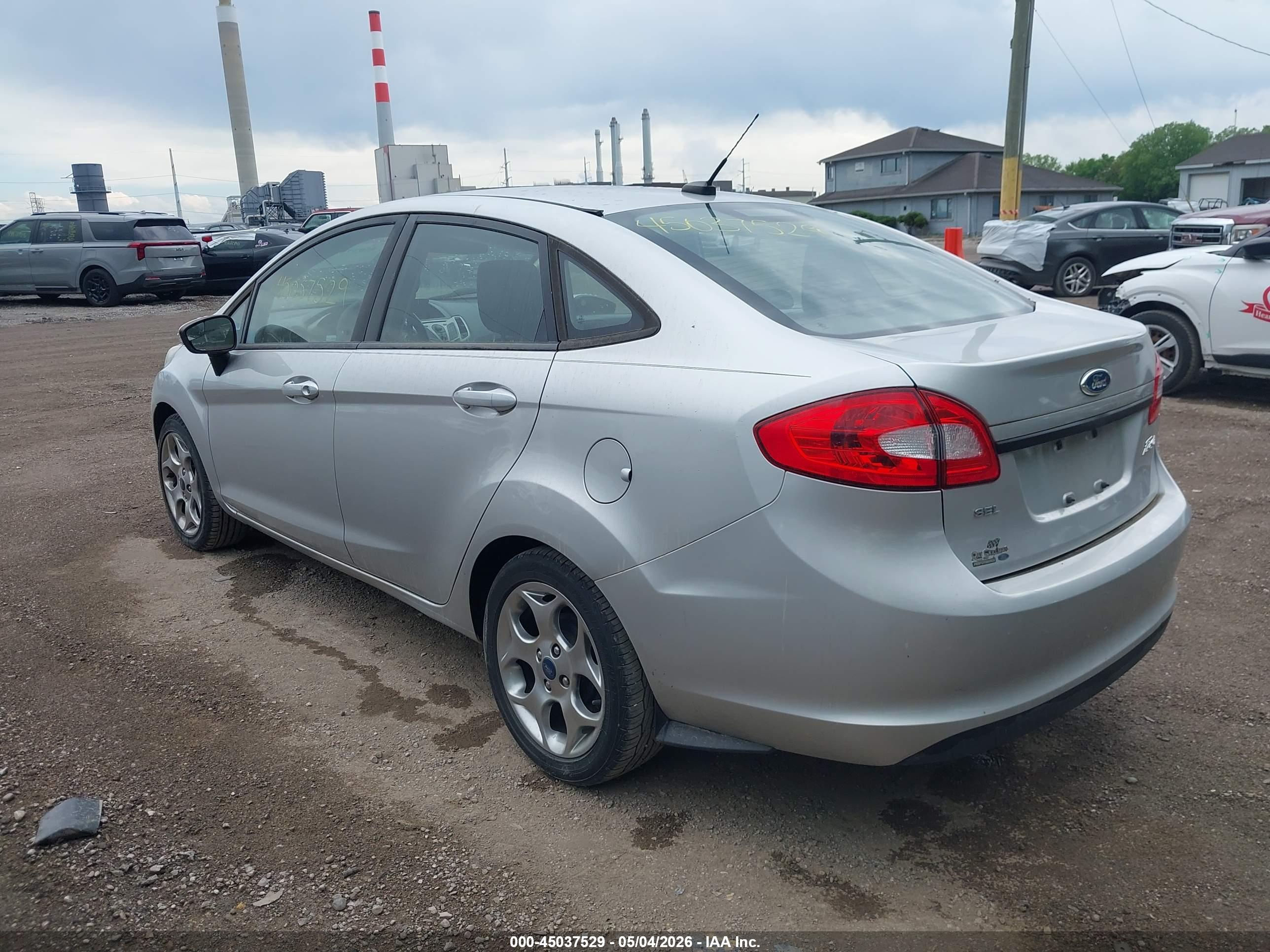 FORD FIESTA image 3