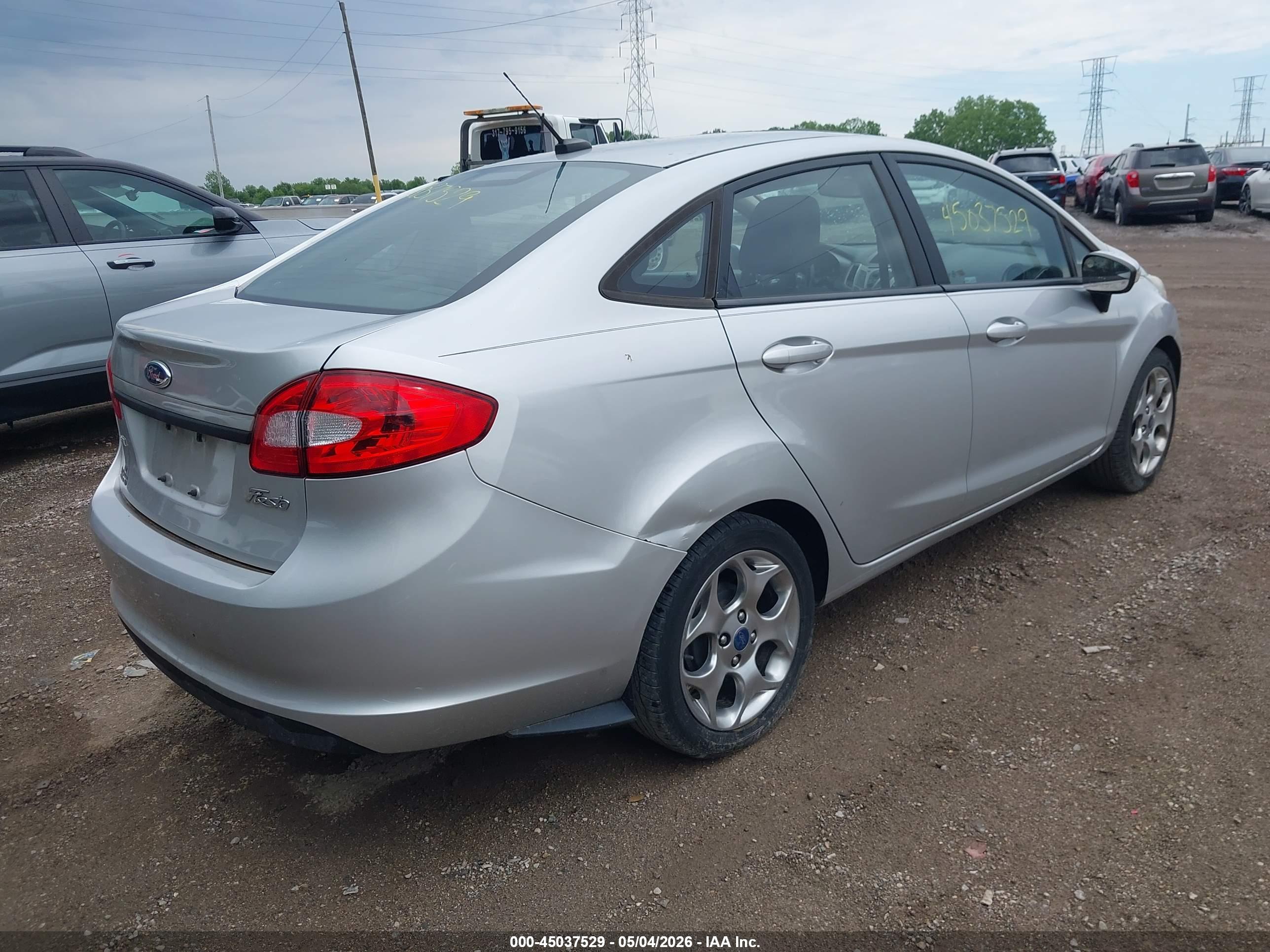 FORD FIESTA image 4