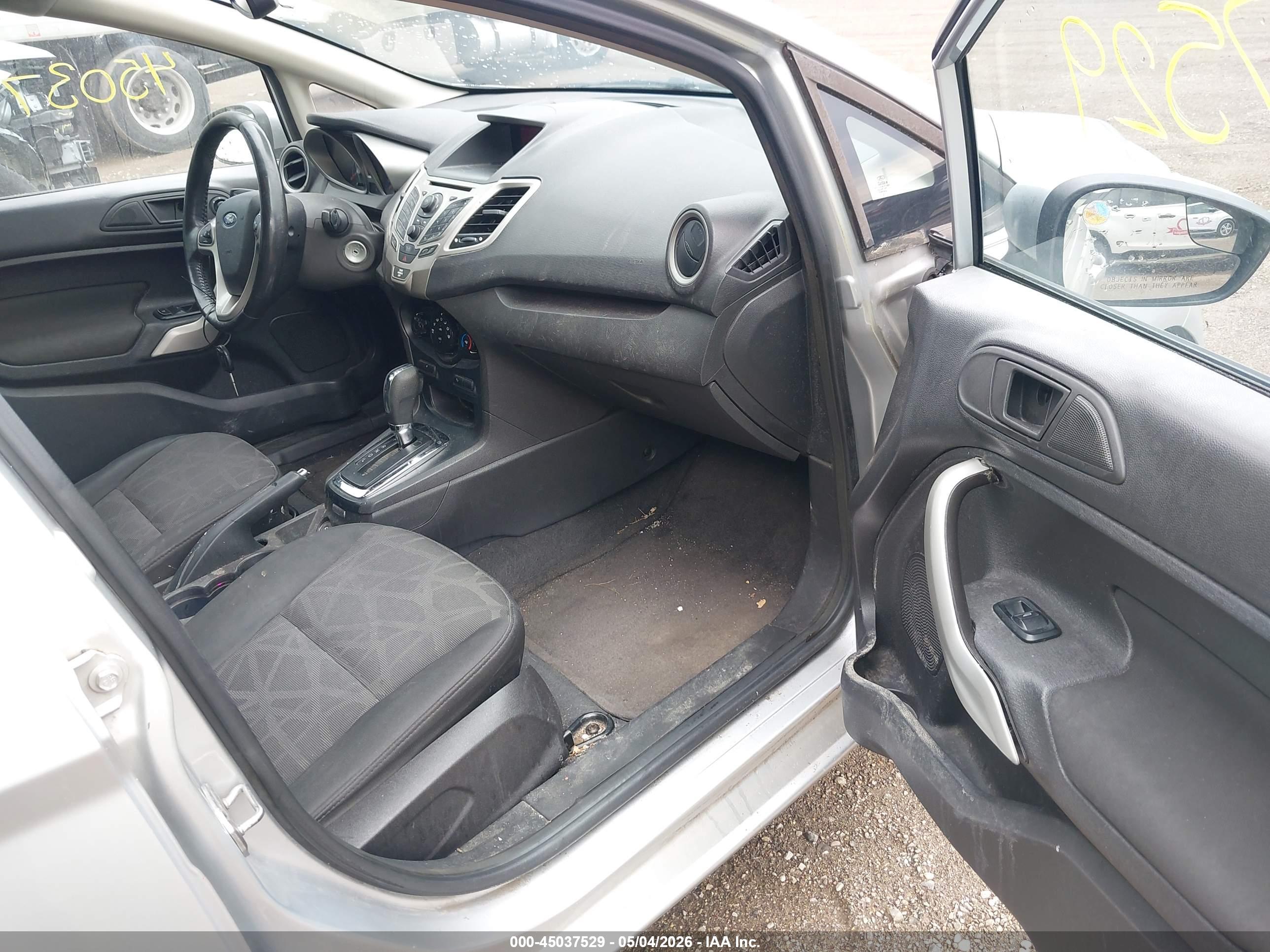 FORD FIESTA image 5