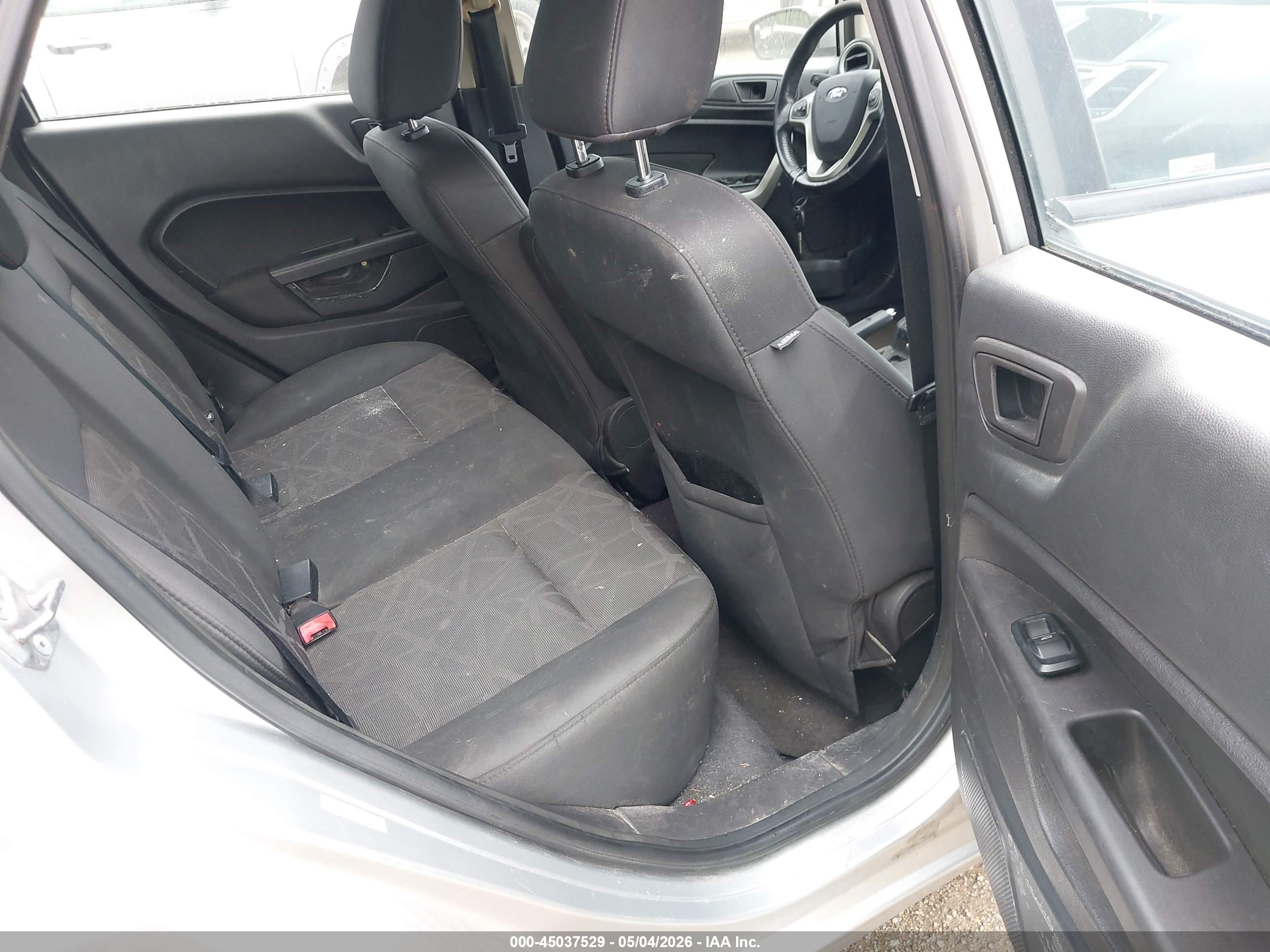 FORD FIESTA image 8