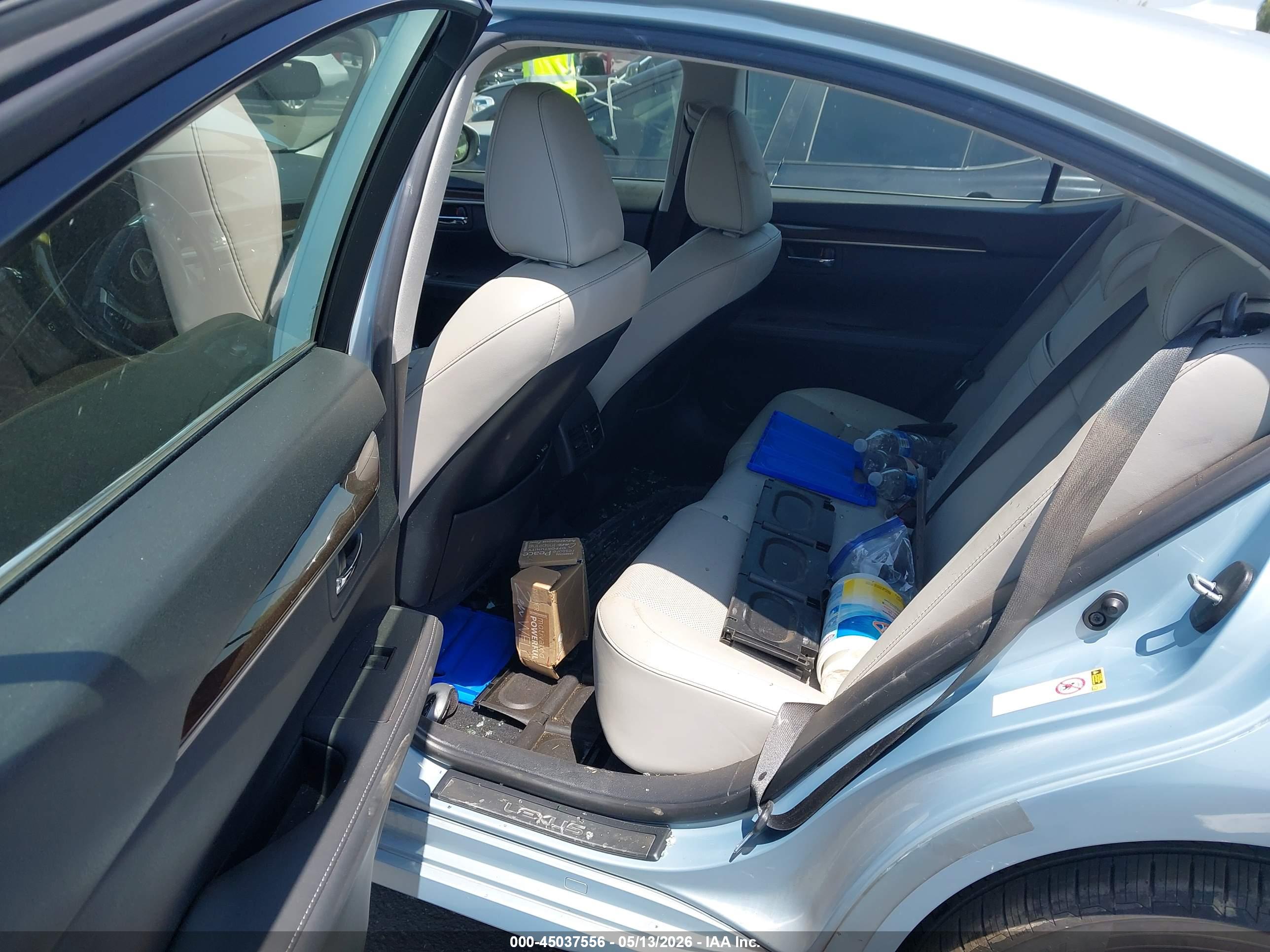 LEXUS ES image 8