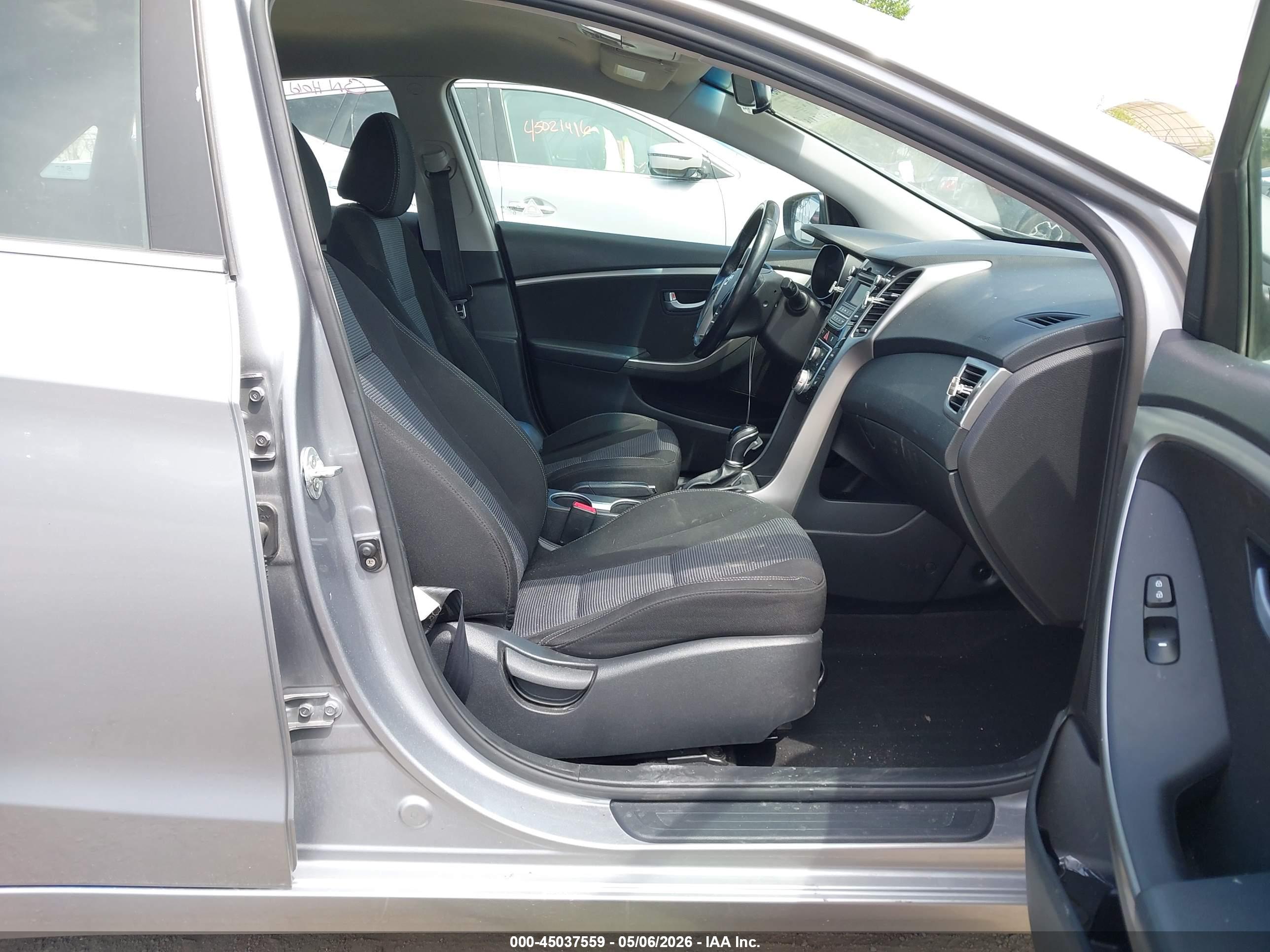 HYUNDAI ELANTRA image 5