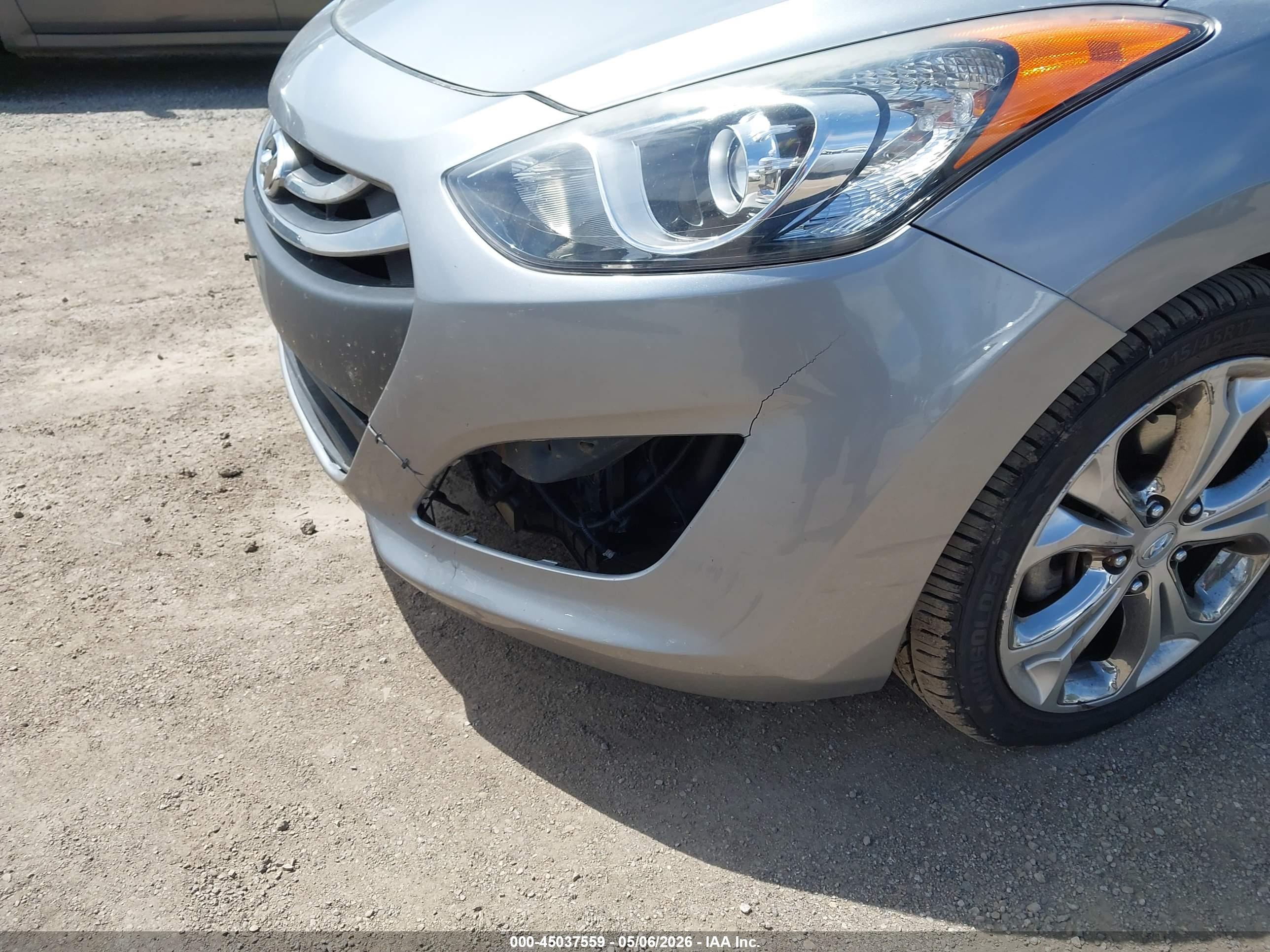 HYUNDAI ELANTRA image 6