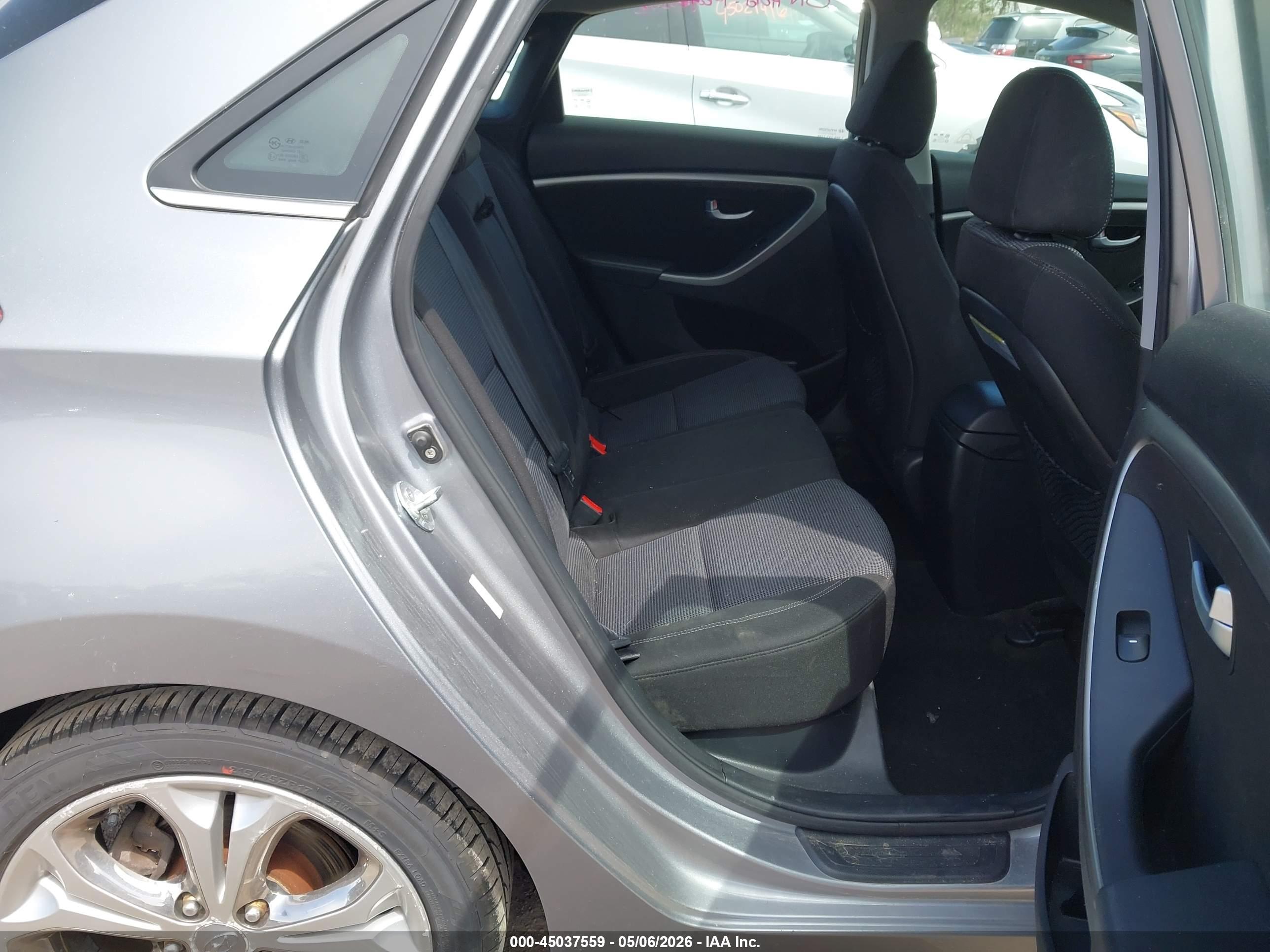 HYUNDAI ELANTRA image 8