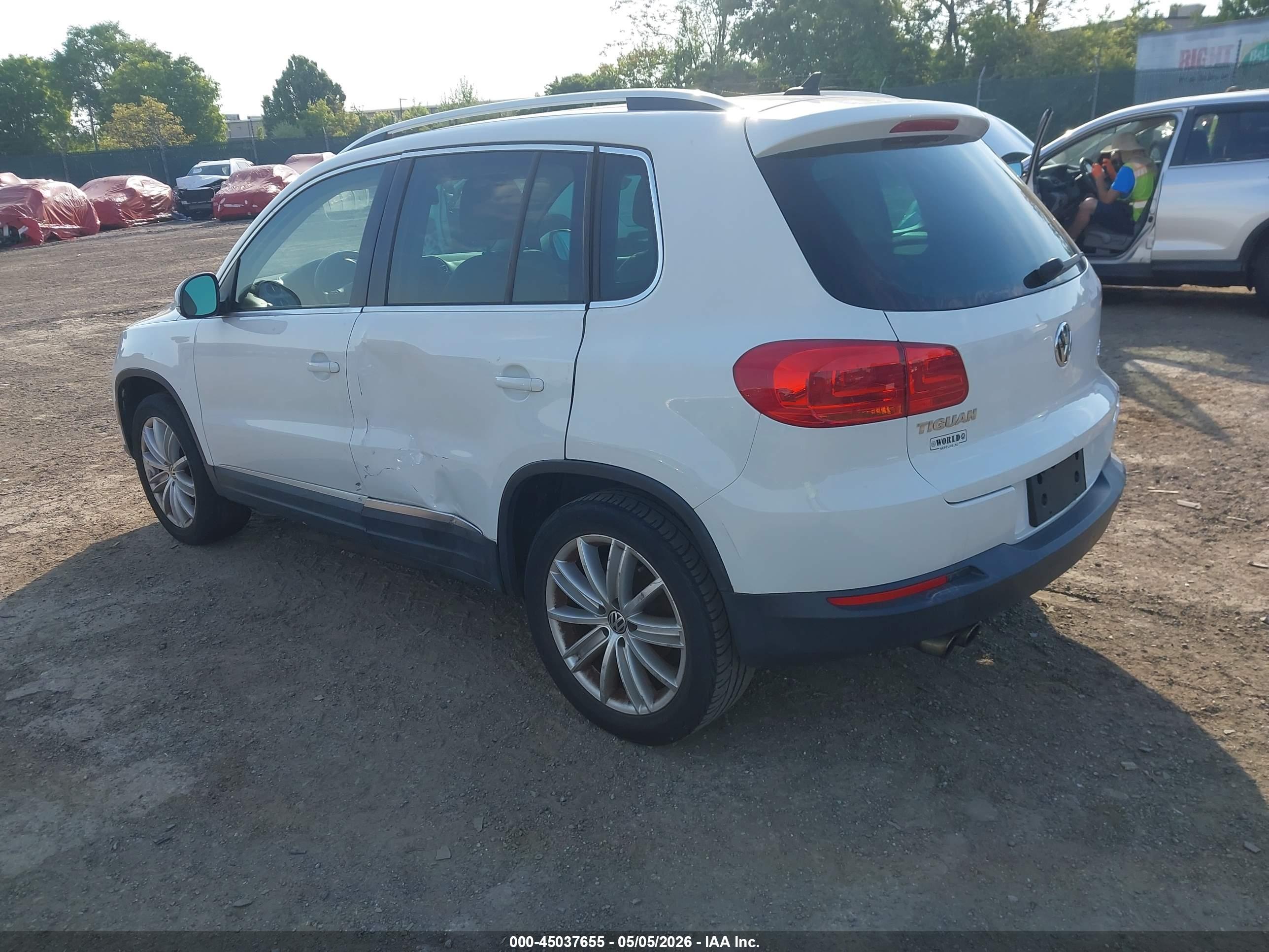 VOLKSWAGEN TIGUAN image 3