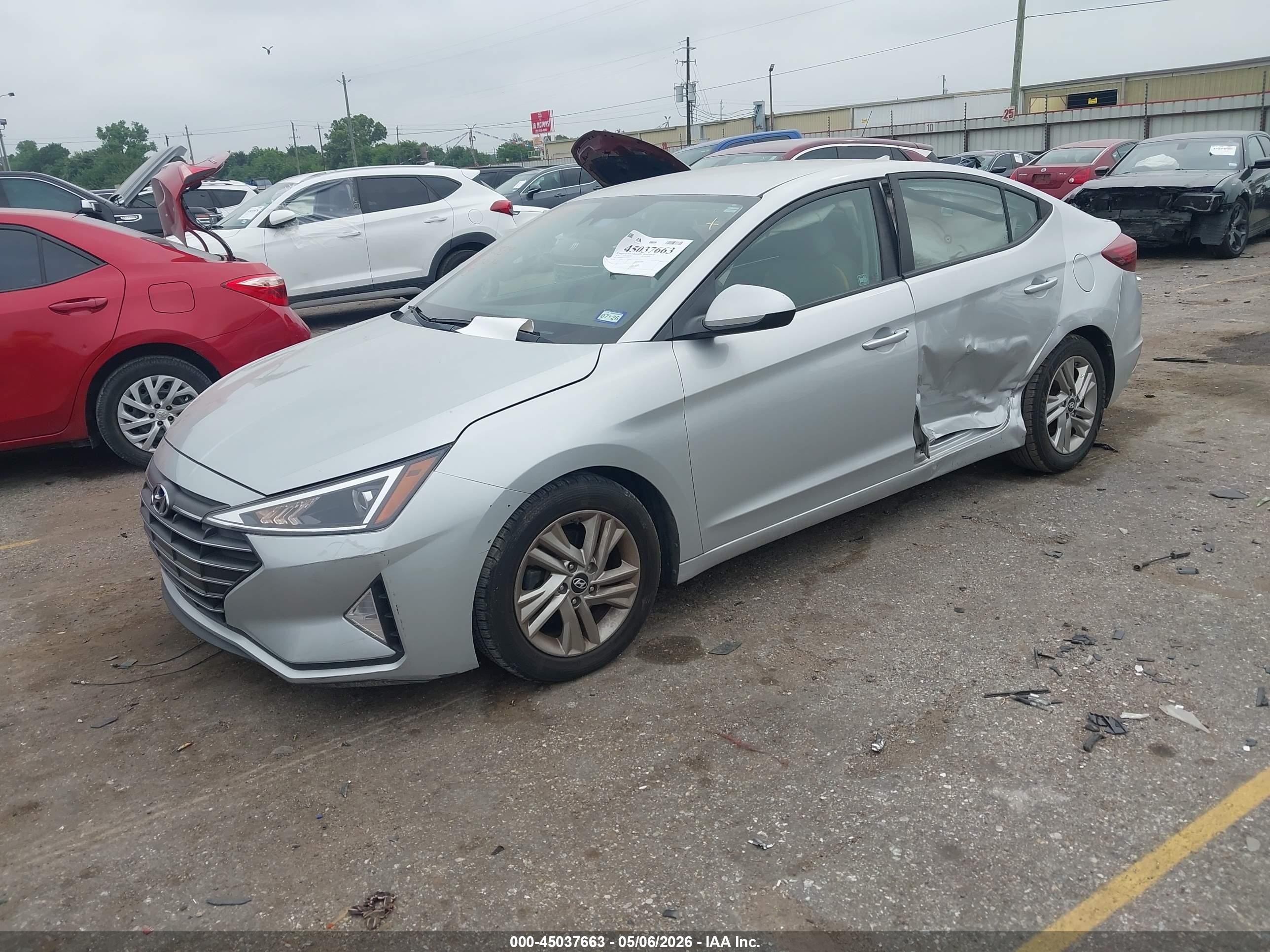 HYUNDAI ELANTRA image 2