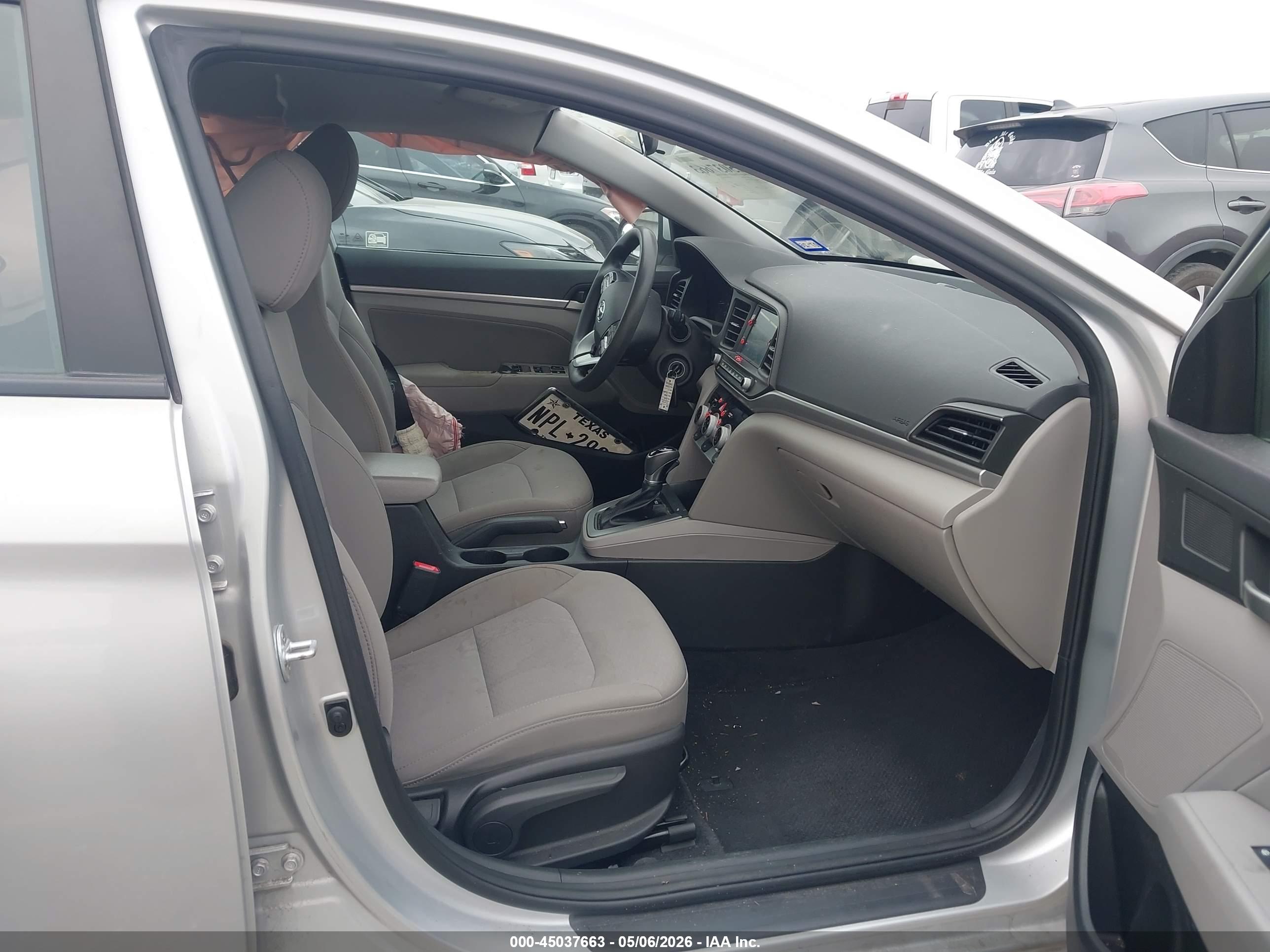 HYUNDAI ELANTRA image 5