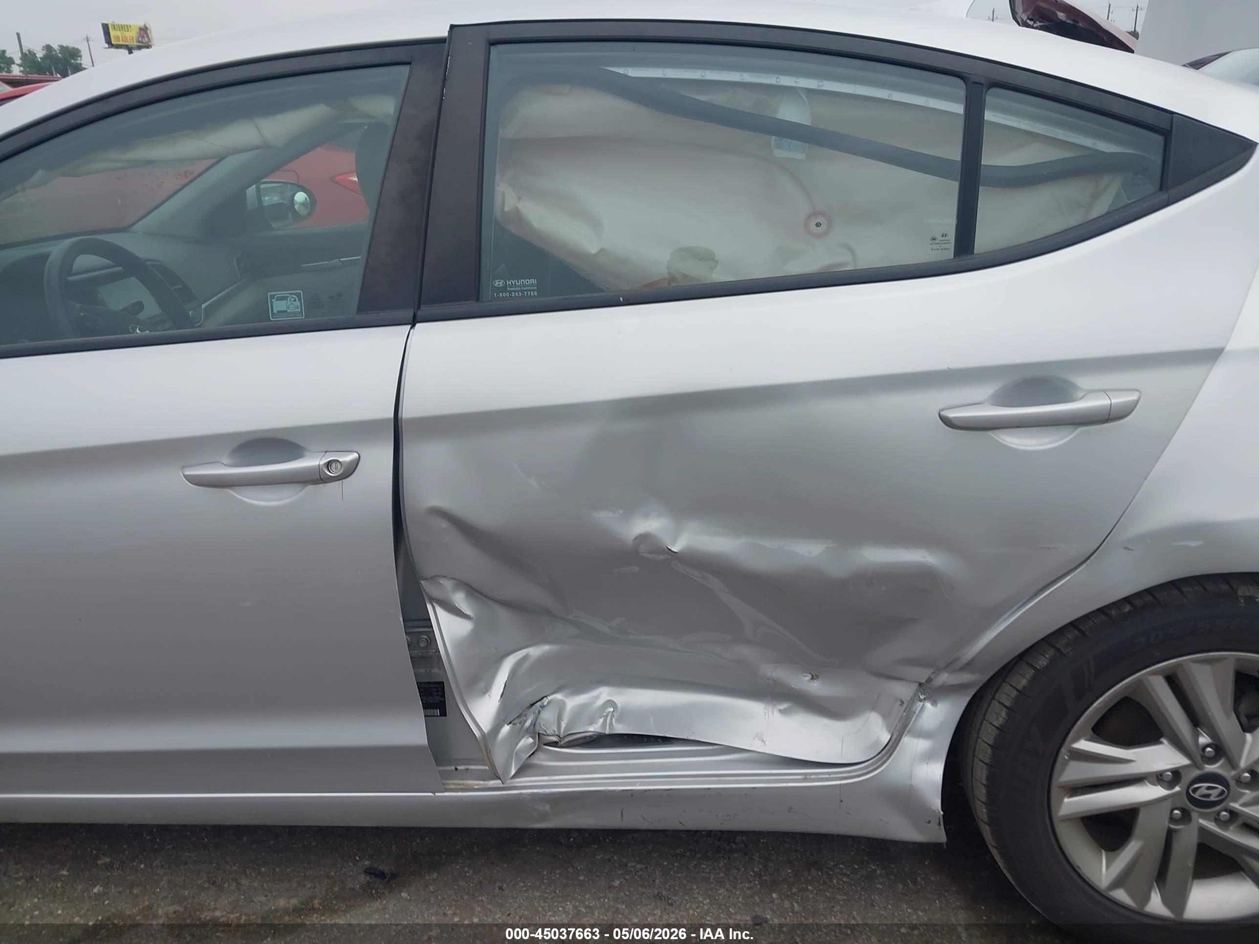 HYUNDAI ELANTRA image 6