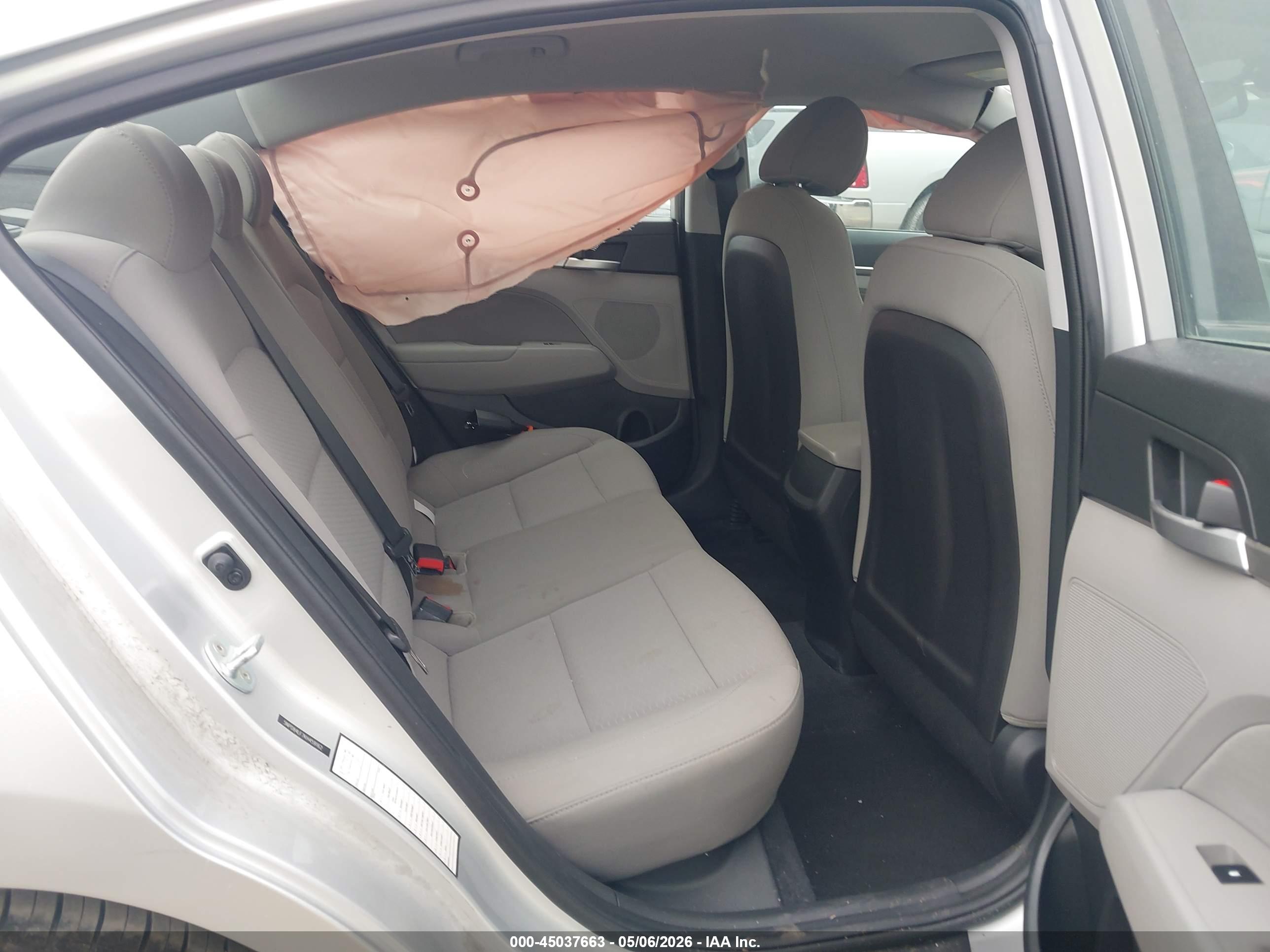 HYUNDAI ELANTRA image 8