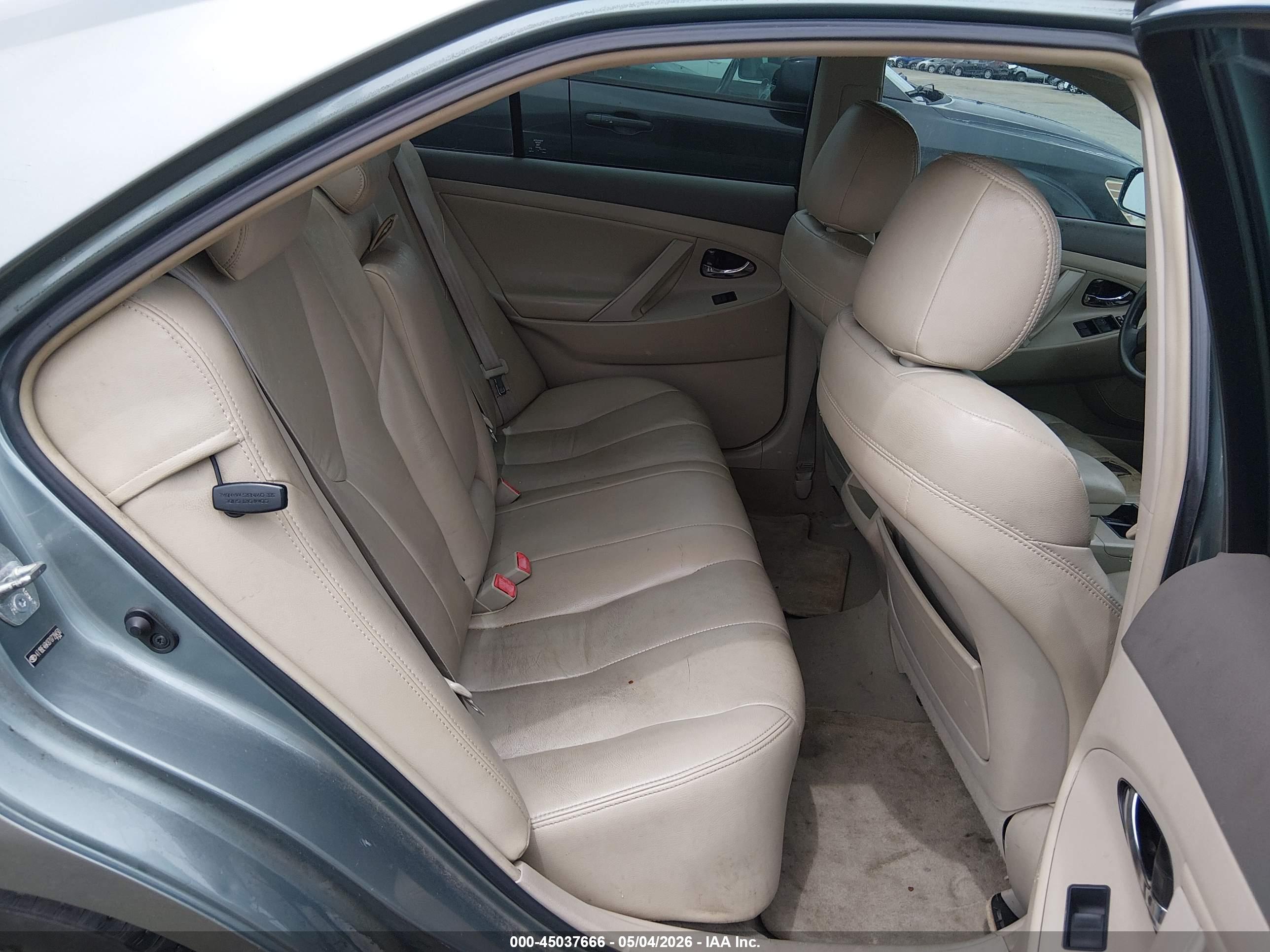 TOYOTA CAMRY image 8