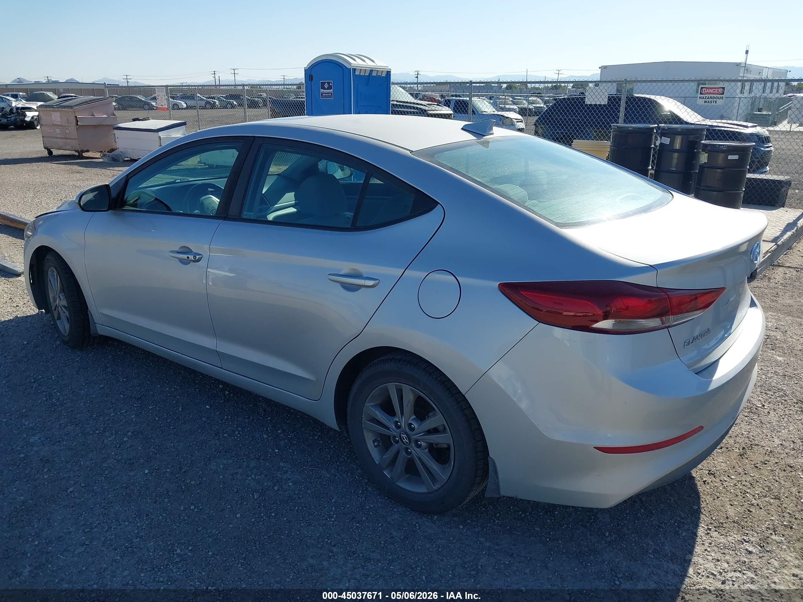 HYUNDAI ELANTRA image 3