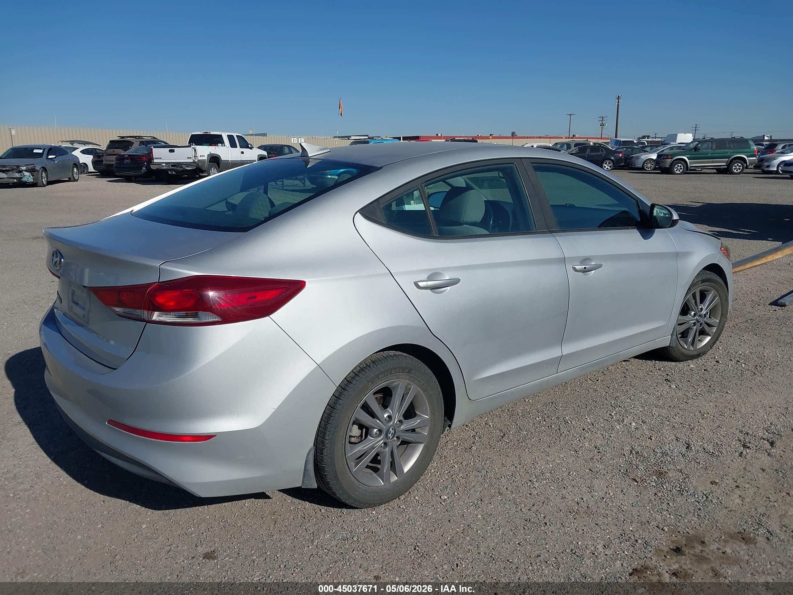 HYUNDAI ELANTRA image 4
