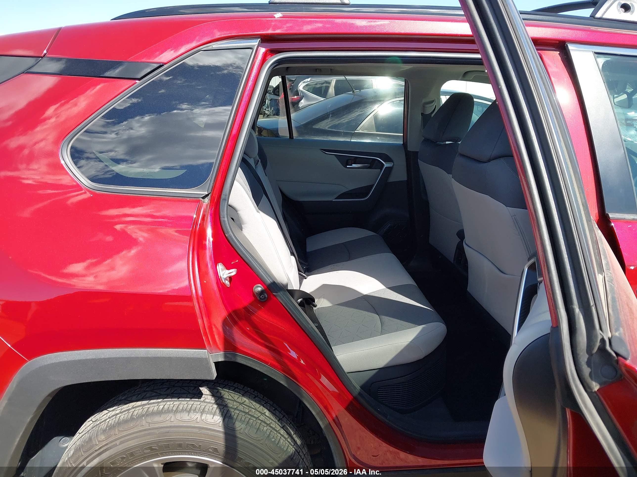 TOYOTA RAV4 image 8