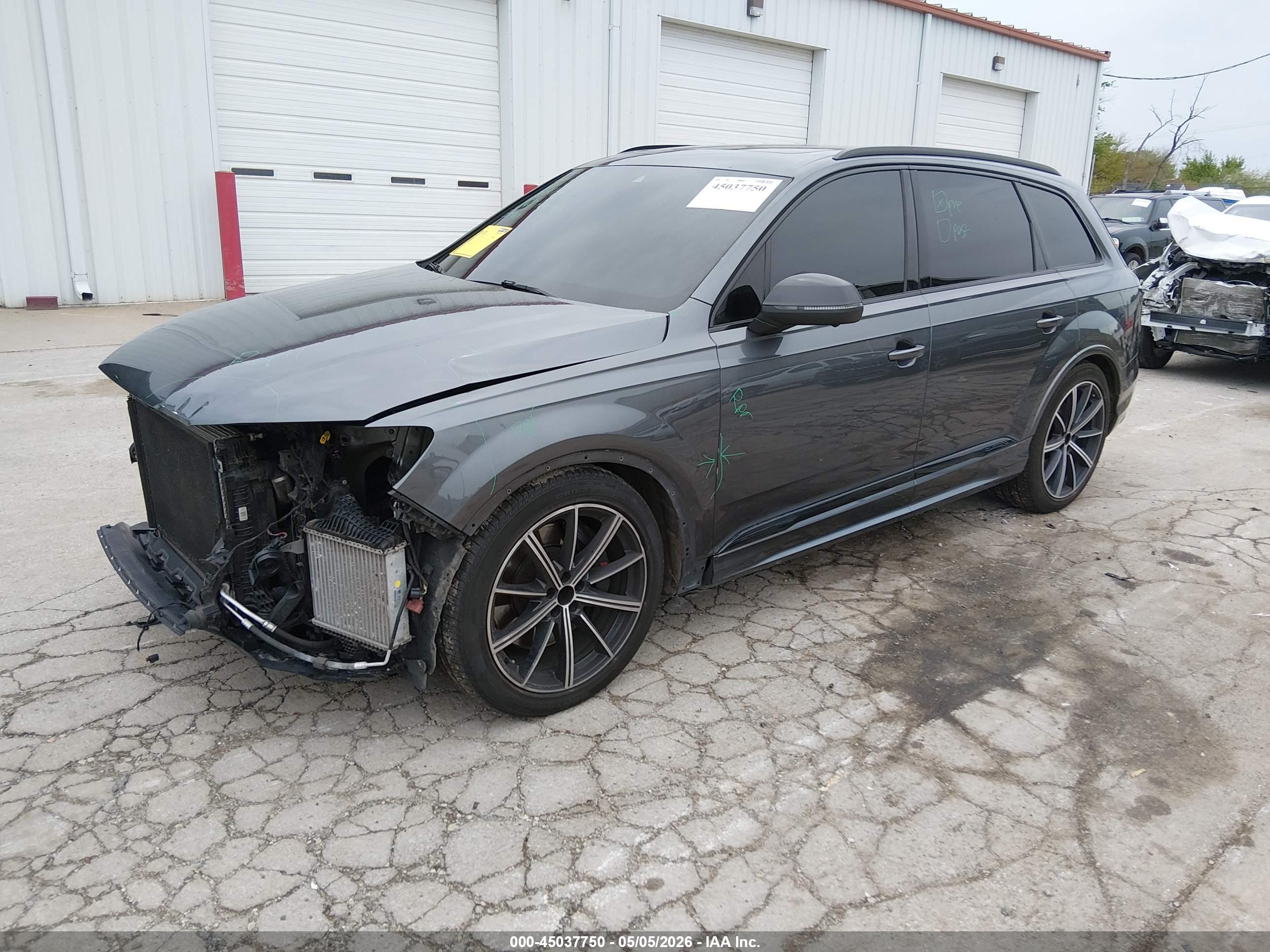 AUDI SQ7 image 2