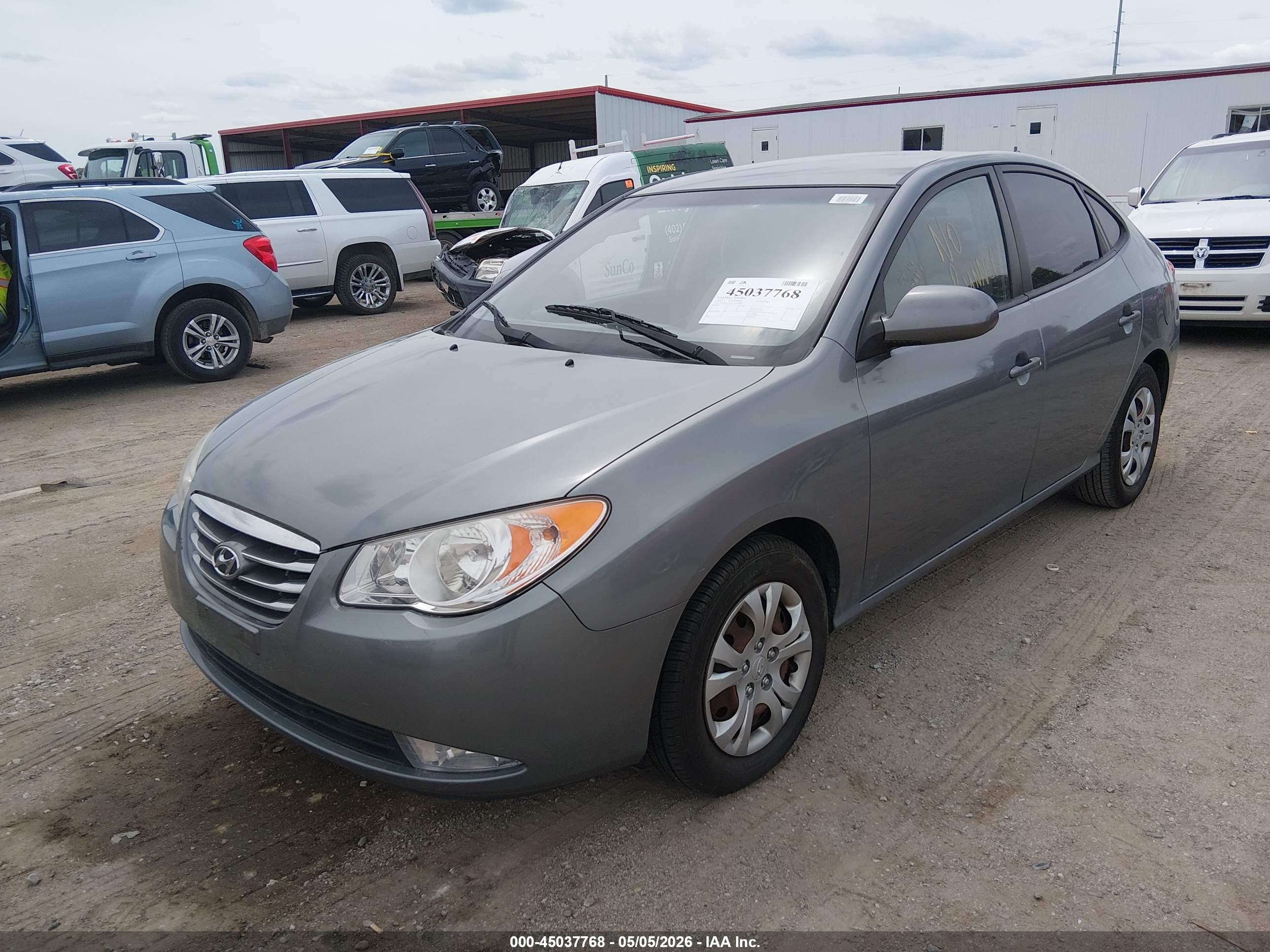 HYUNDAI ELANTRA image 2