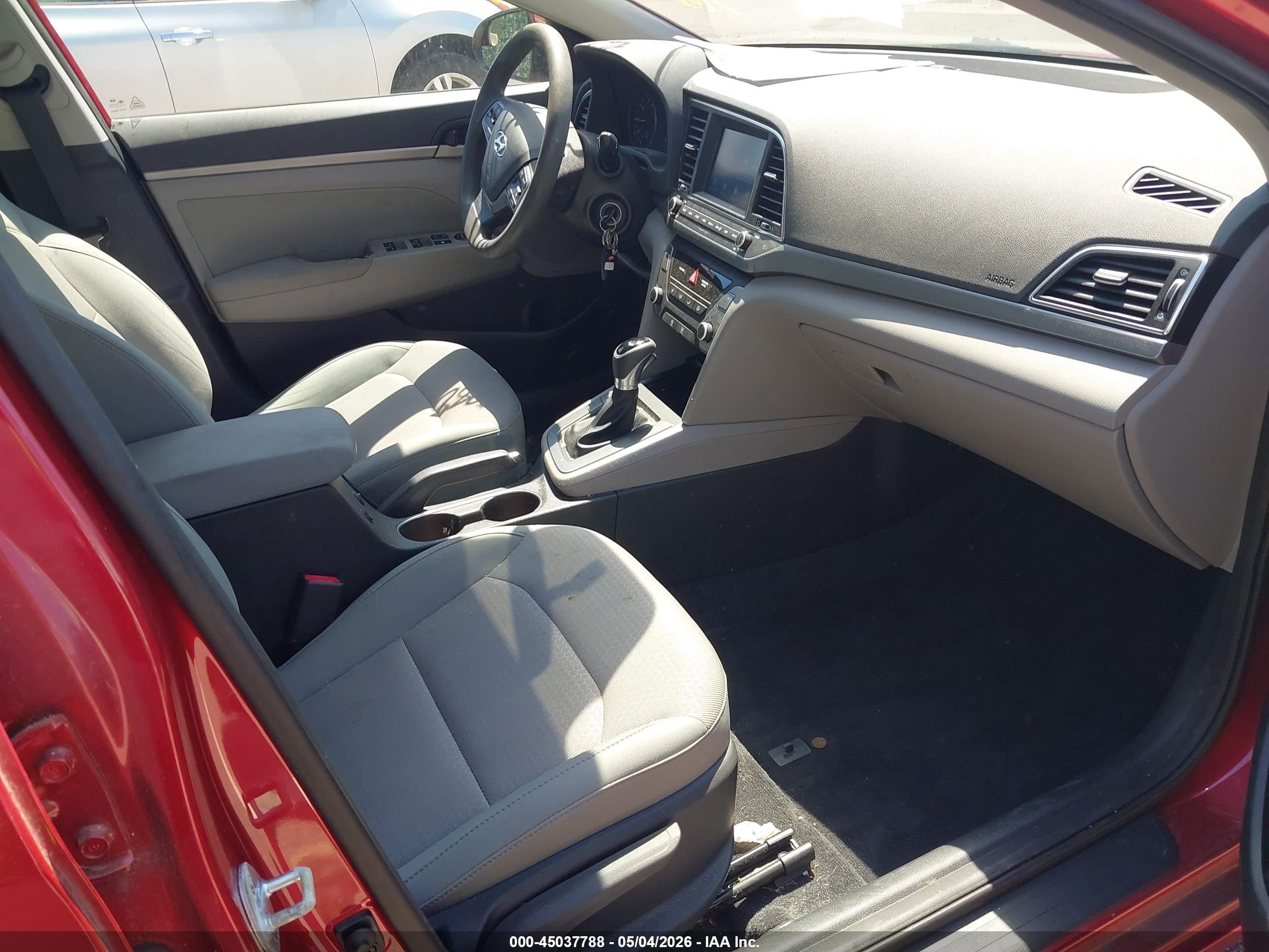 HYUNDAI ELANTRA image 5