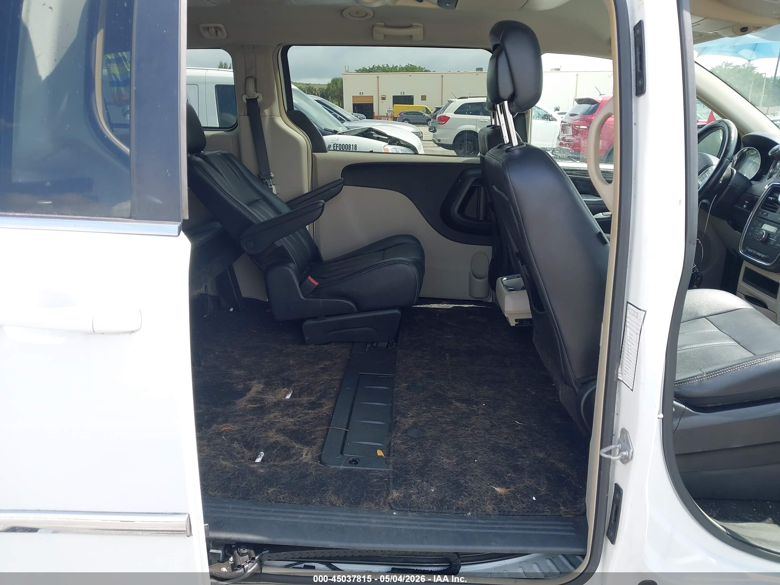 CHRYSLER TOWN image 8