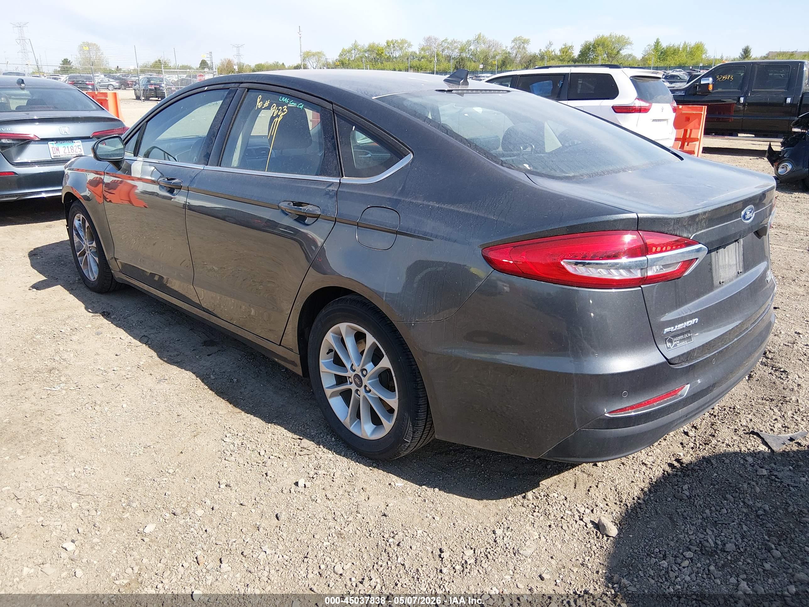 FORD FUSION image 3