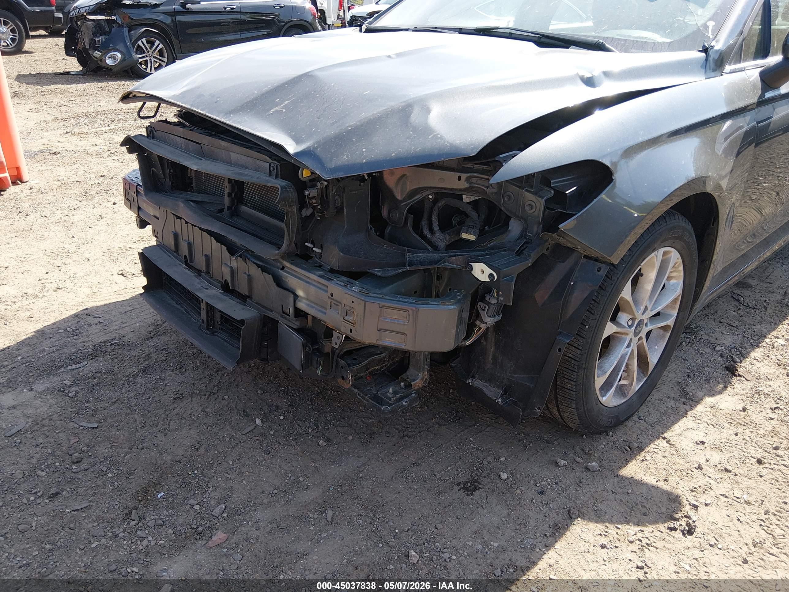 FORD FUSION image 6