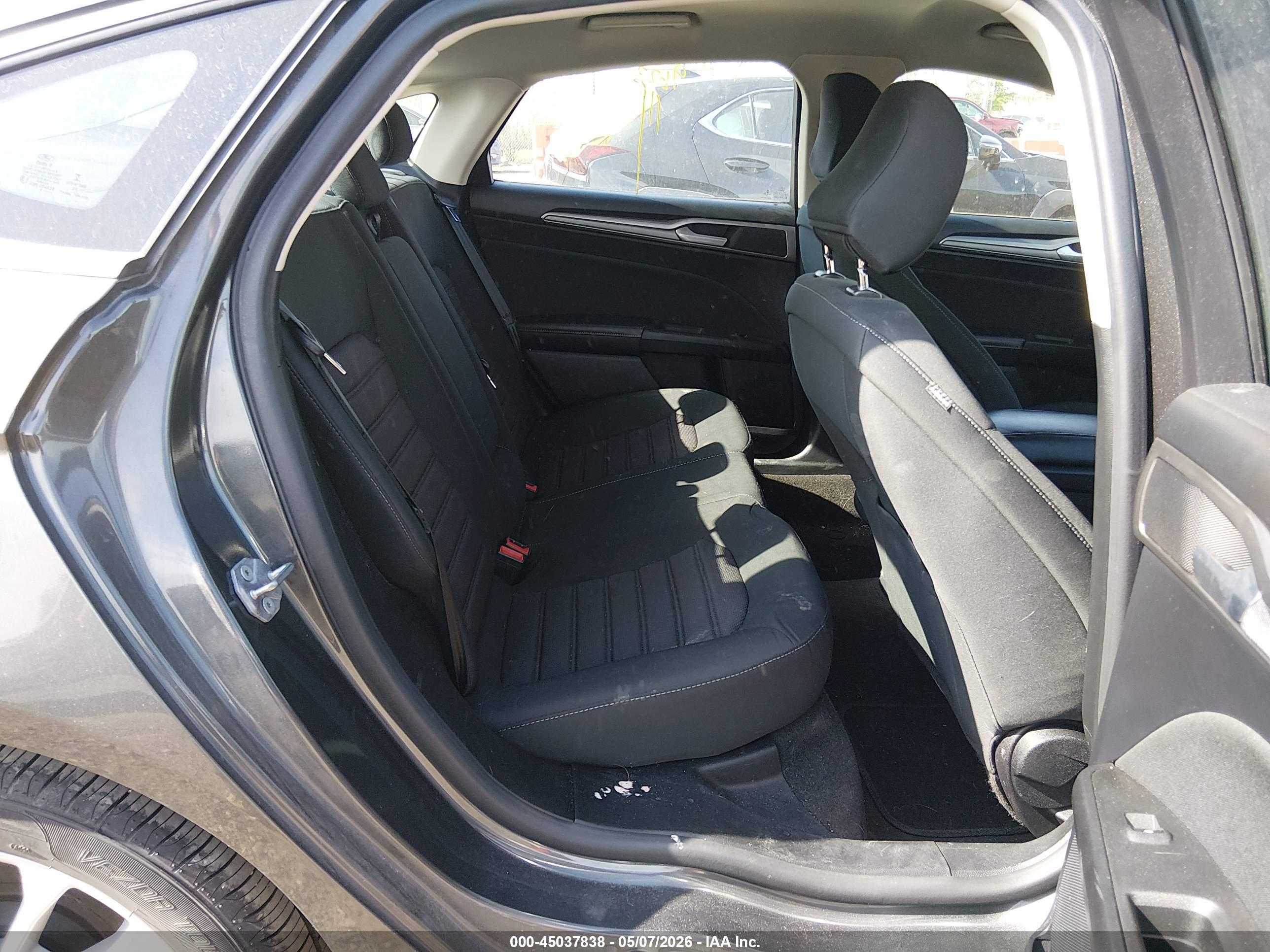 FORD FUSION image 8