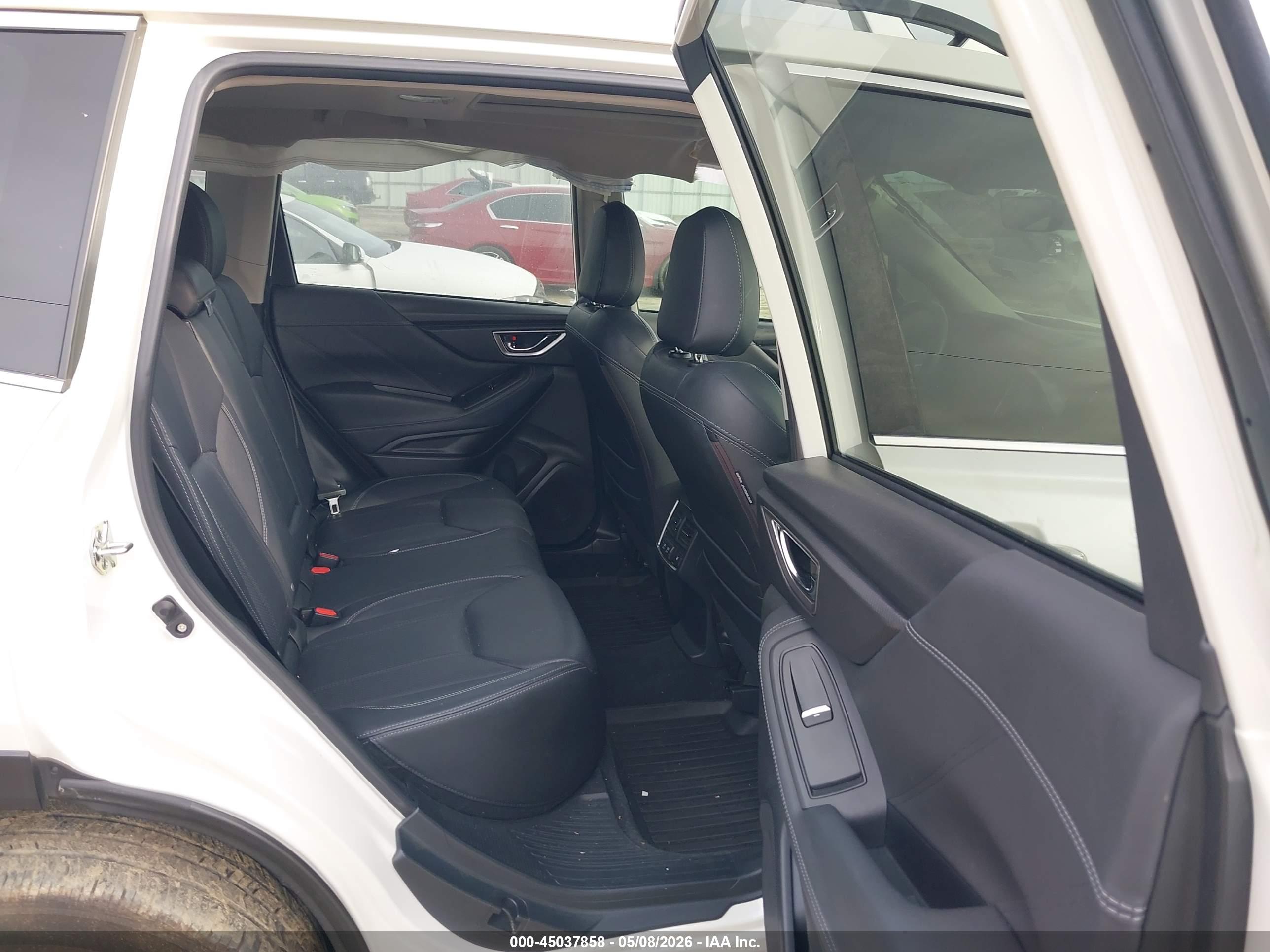 SUBARU FORESTER image 8