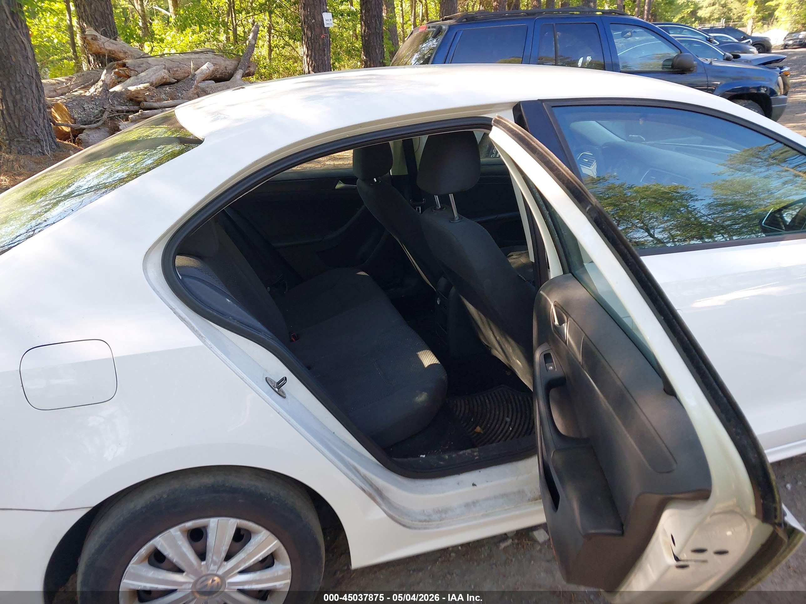 VOLKSWAGEN JETTA image 8
