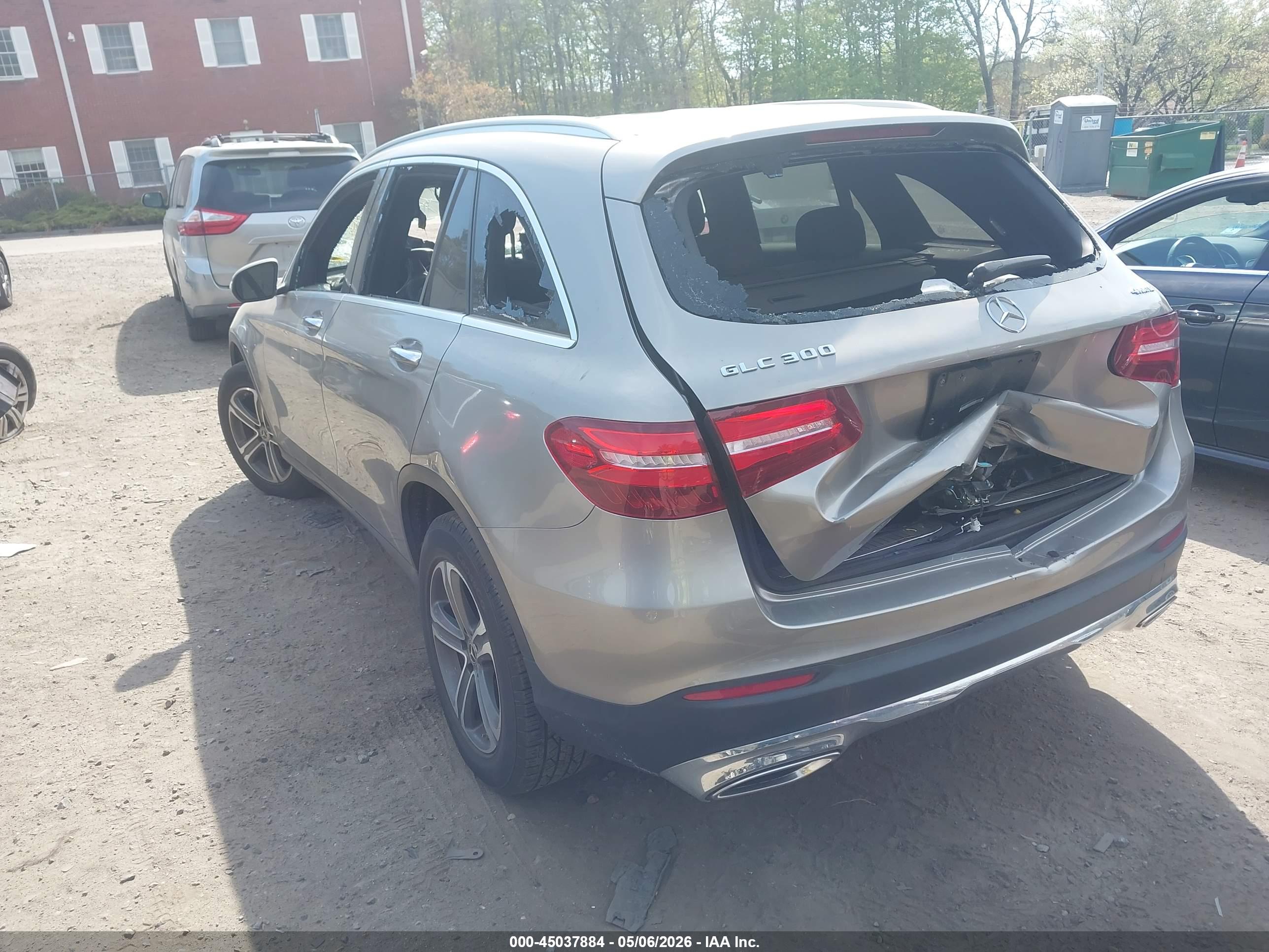 MERCEDES-BENZ GLC image 3