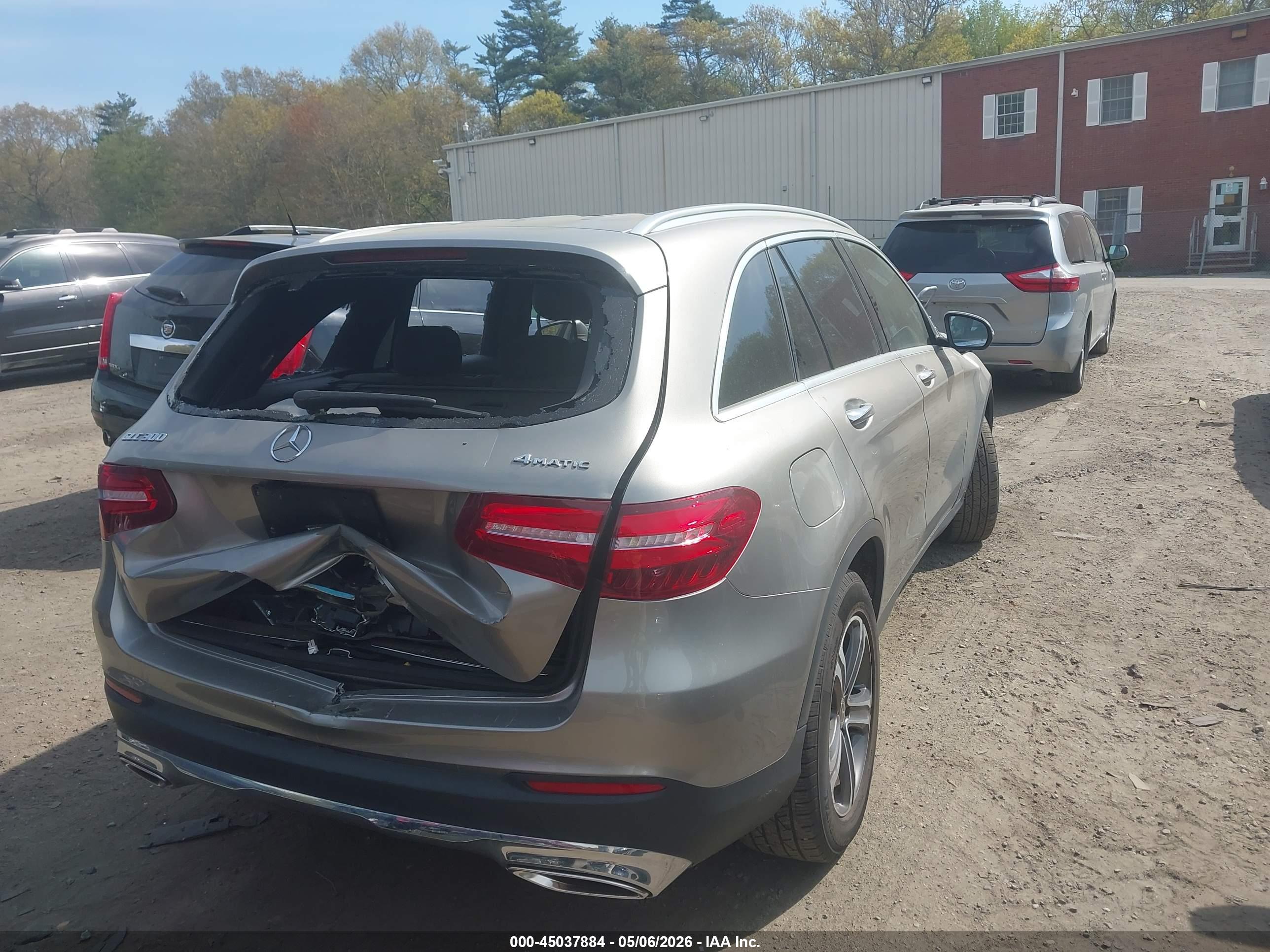 MERCEDES-BENZ GLC image 4