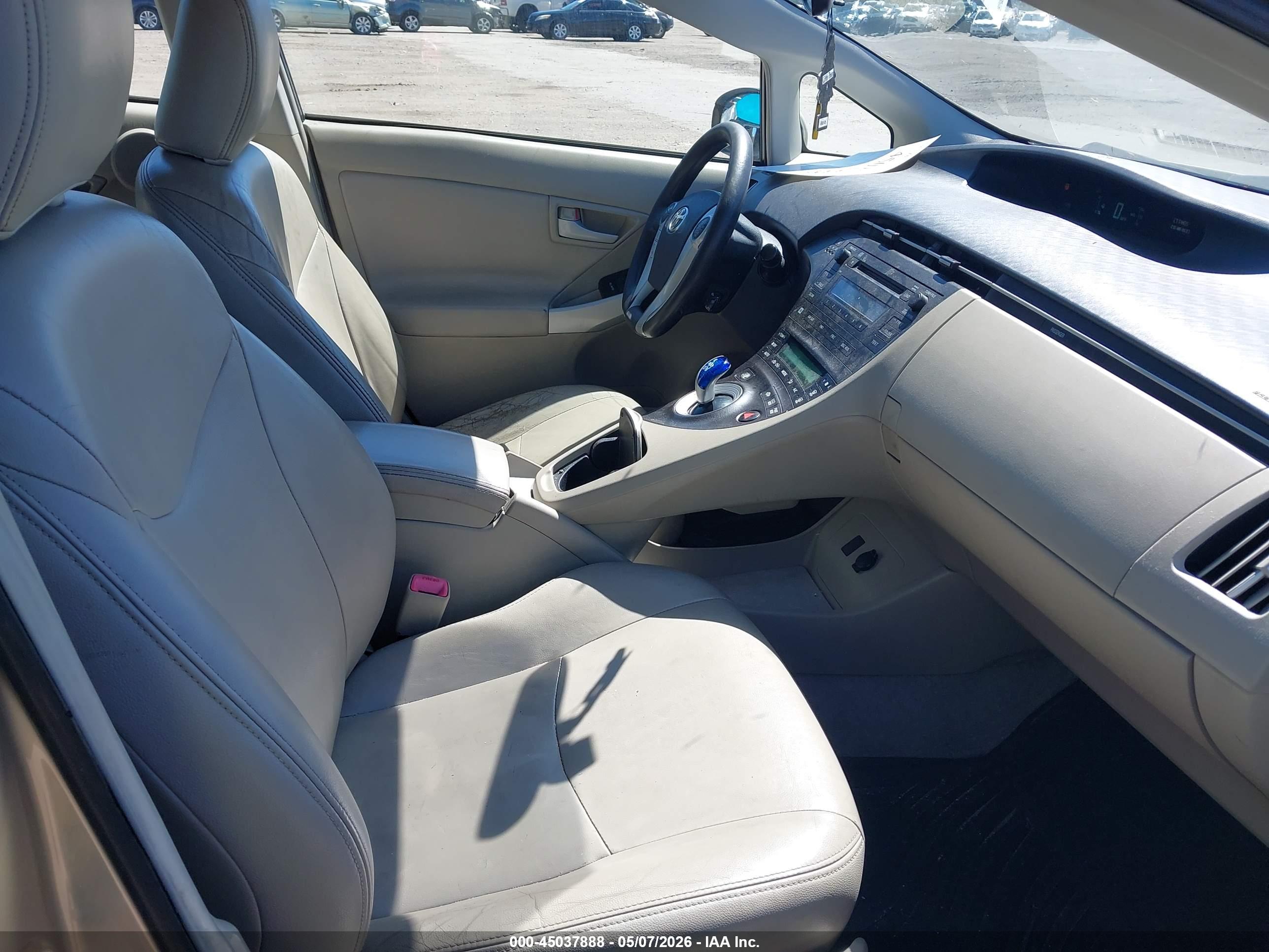 TOYOTA PRIUS image 5