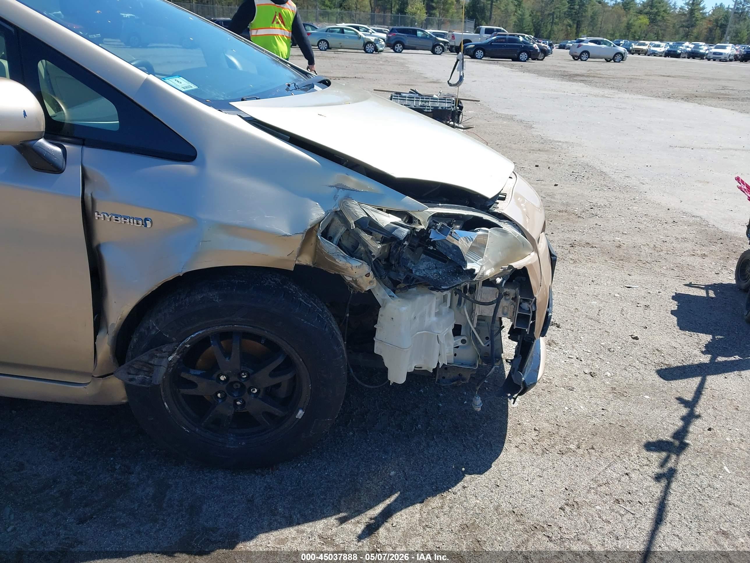 TOYOTA PRIUS image 6