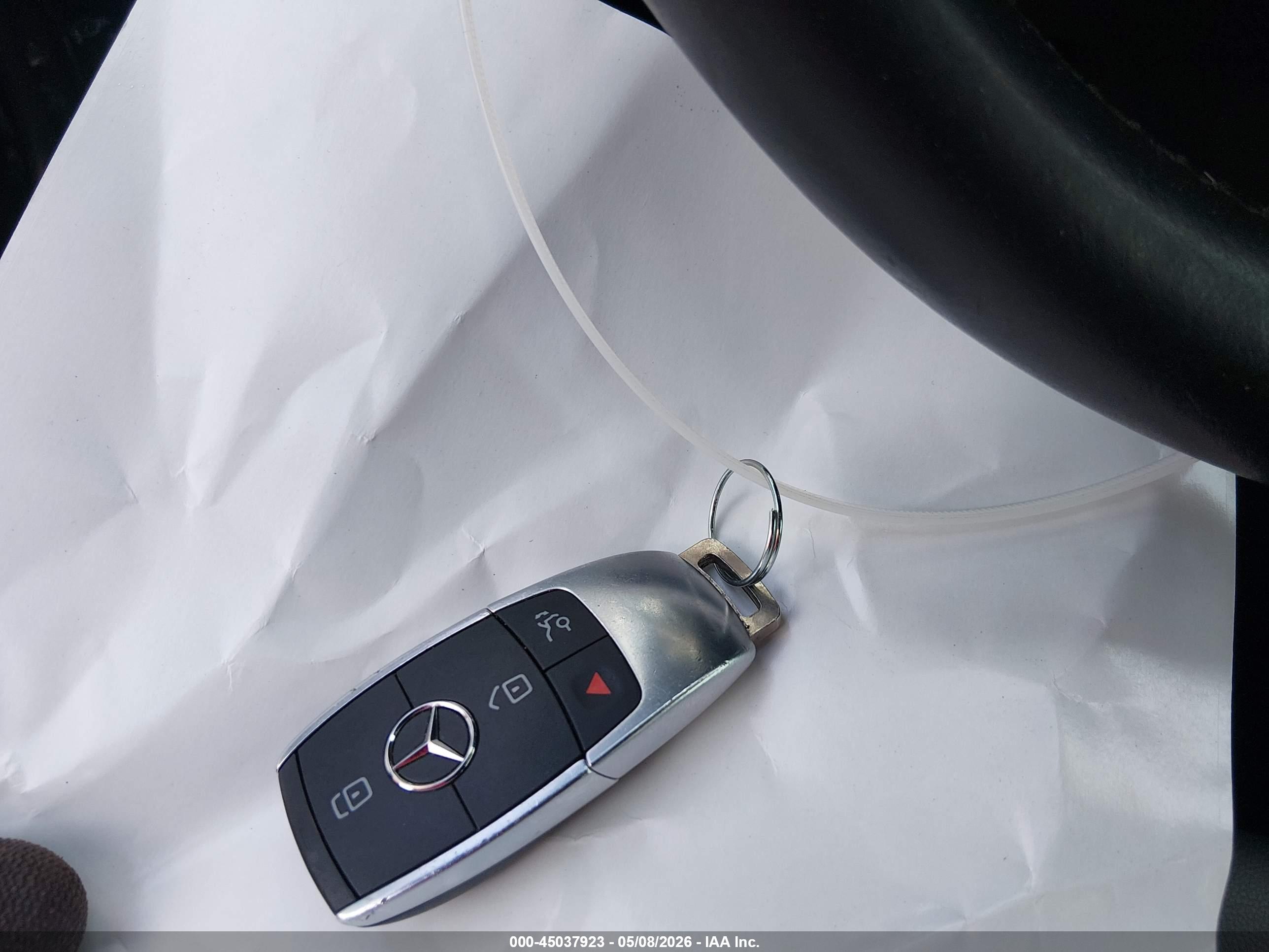 MERCEDES-BENZ GLB image 11