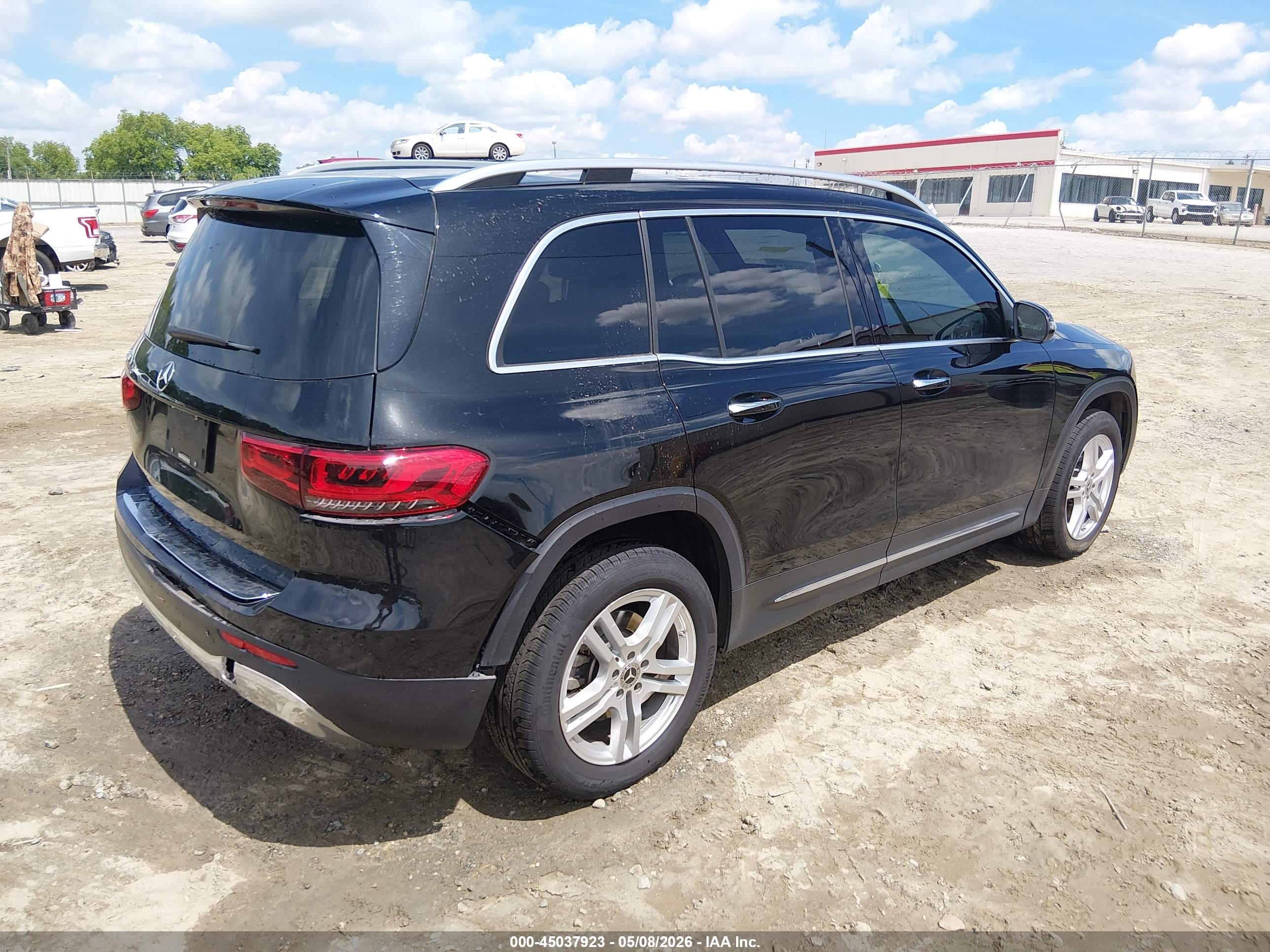 MERCEDES-BENZ GLB image 4