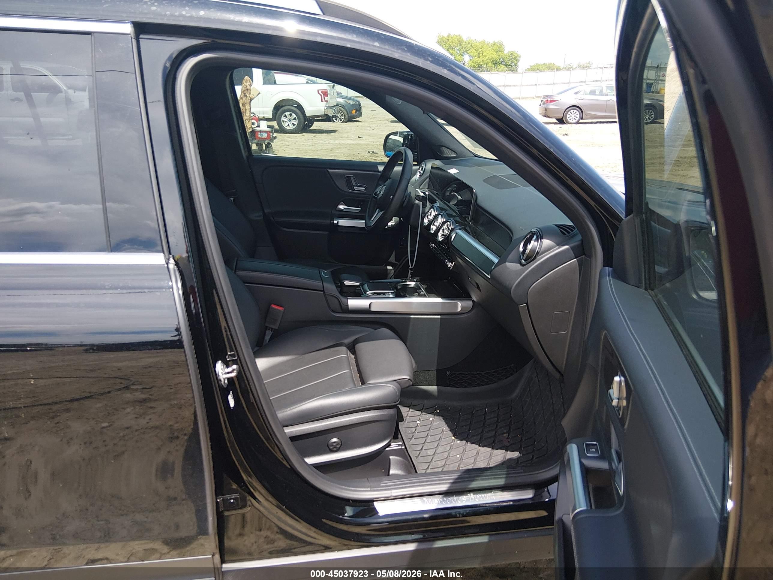 MERCEDES-BENZ GLB image 5
