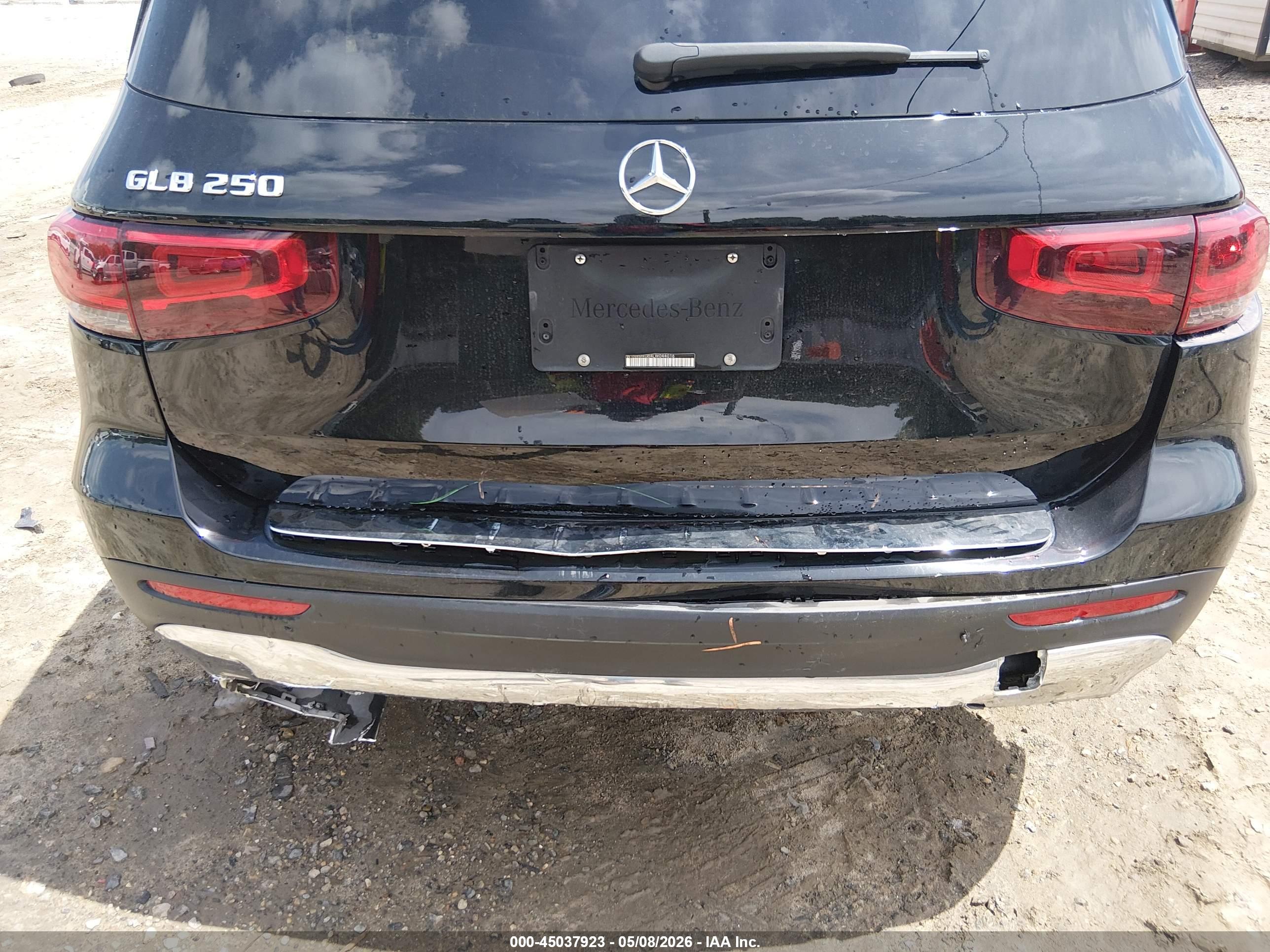 MERCEDES-BENZ GLB image 6